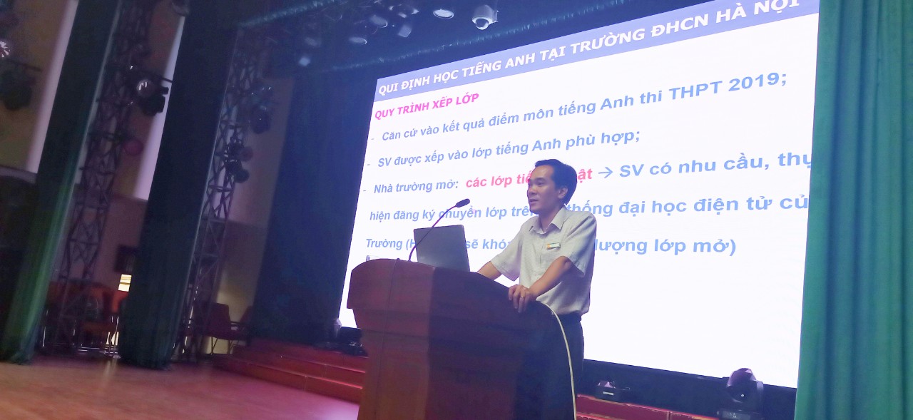 Sinh viên K21 Trung tâm Việt - Nhật tham gia tuần sinh hoạt chính trị đầu khóa
