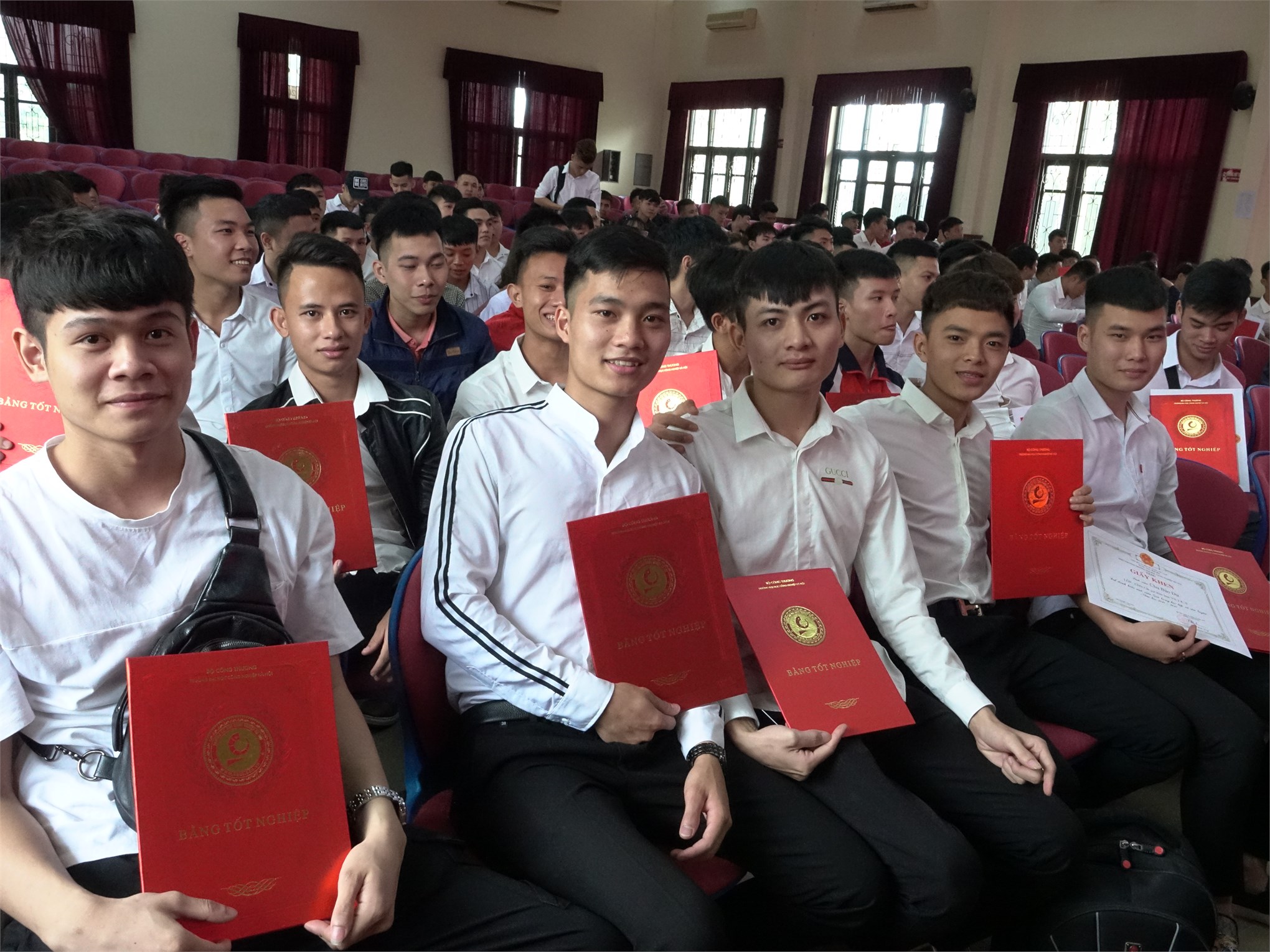 Tổ chức lễ bế giảng và trao bằng tốt nghiệp cho sinh viên Cao đẳng nghề Jica khóa 10