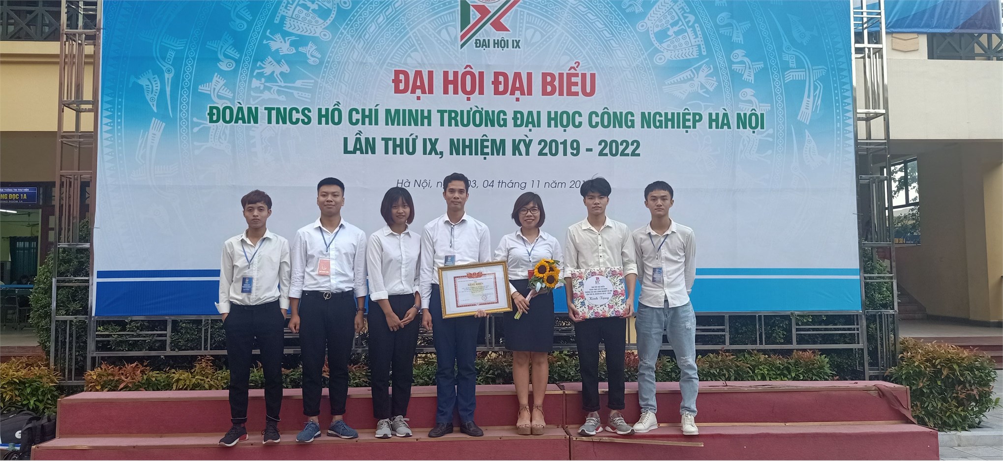 Liên chi đoàn Trung tâm Việt Nhật vinh dự nhận bằng khen của Thành đoàn Hà Nội
