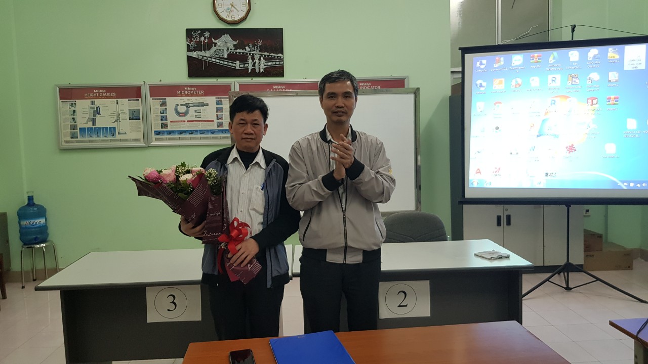Chi bộ Trung tâm Việt Nhật chúc mừng Đảng viên đạt huy hiệu 30 năm tuổi Đảng và chia tay Đảng viên chuyển công tác