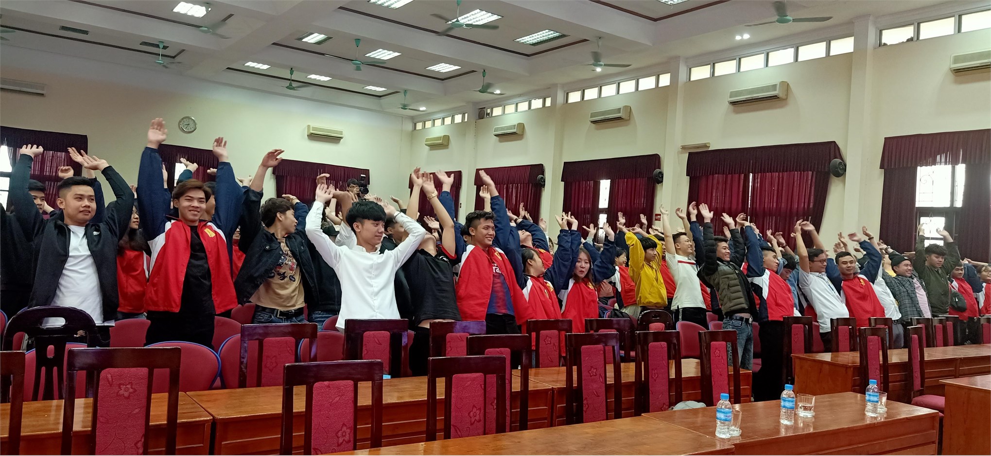 24 cán bộ lớp hệ cao đẳng K21 của Trung tâm Việt Nhật tham gia khóa học tập huấn kỹ năng mềm trong thời đại công nghệ 4.0