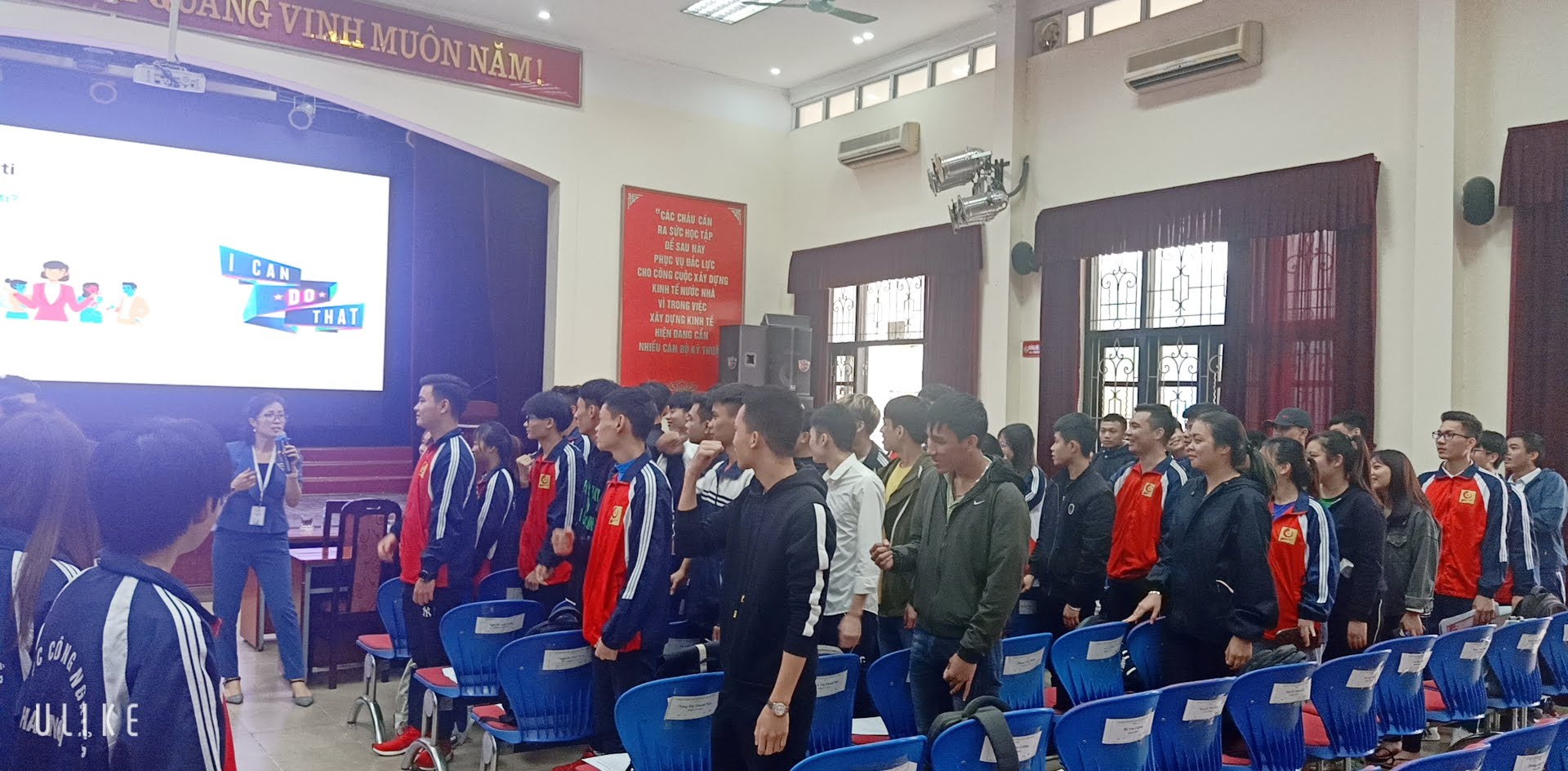 24 cán bộ lớp hệ cao đẳng K21 của Trung tâm Việt Nhật tham gia khóa học tập huấn kỹ năng mềm trong thời đại công nghệ 4.0