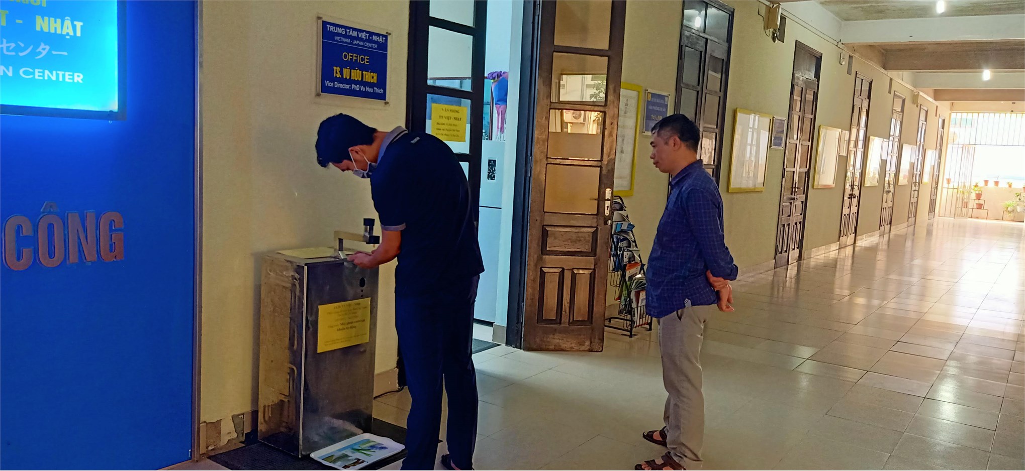 Liên chi đoàn Trung tâm Việt Nhật nghiên cứu, chế tạo máy phun nước sát khuẩn tay tự động