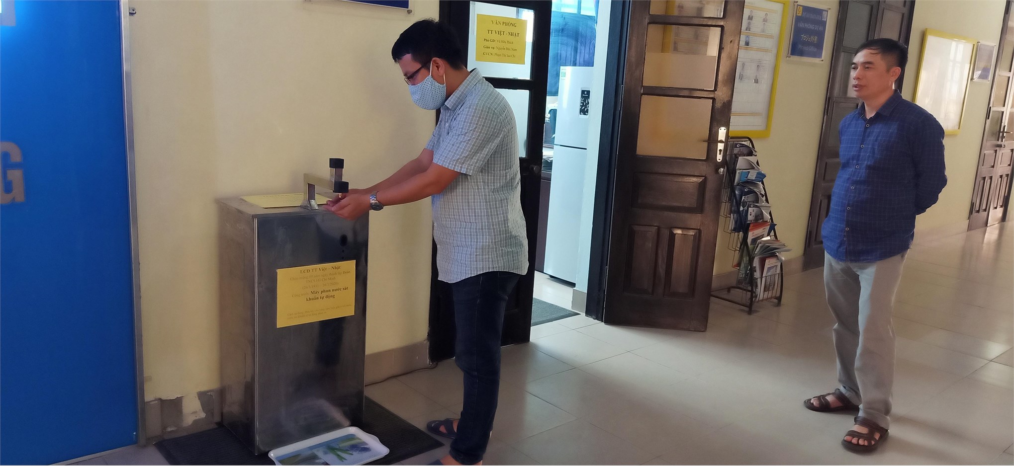 Liên chi đoàn Trung tâm Việt Nhật nghiên cứu, chế tạo máy phun nước sát khuẩn tay tự động