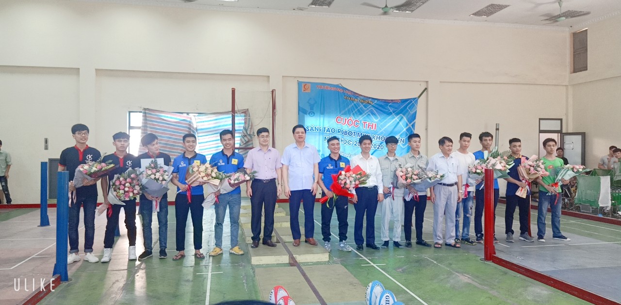 Đội robot của Trung tâm Việt – Nhật giành giải Ba tại cuộc thi “Sáng tạo robot Việt Nam 2020” cấp trường