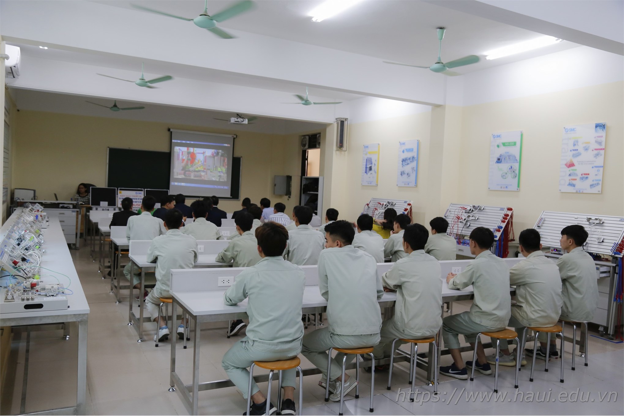 Trung tâm Việt Nhật - Trường Đại học Công nghiệp Hà Nội thông báo tuyển sinh hệ cao đẳng năm 2020