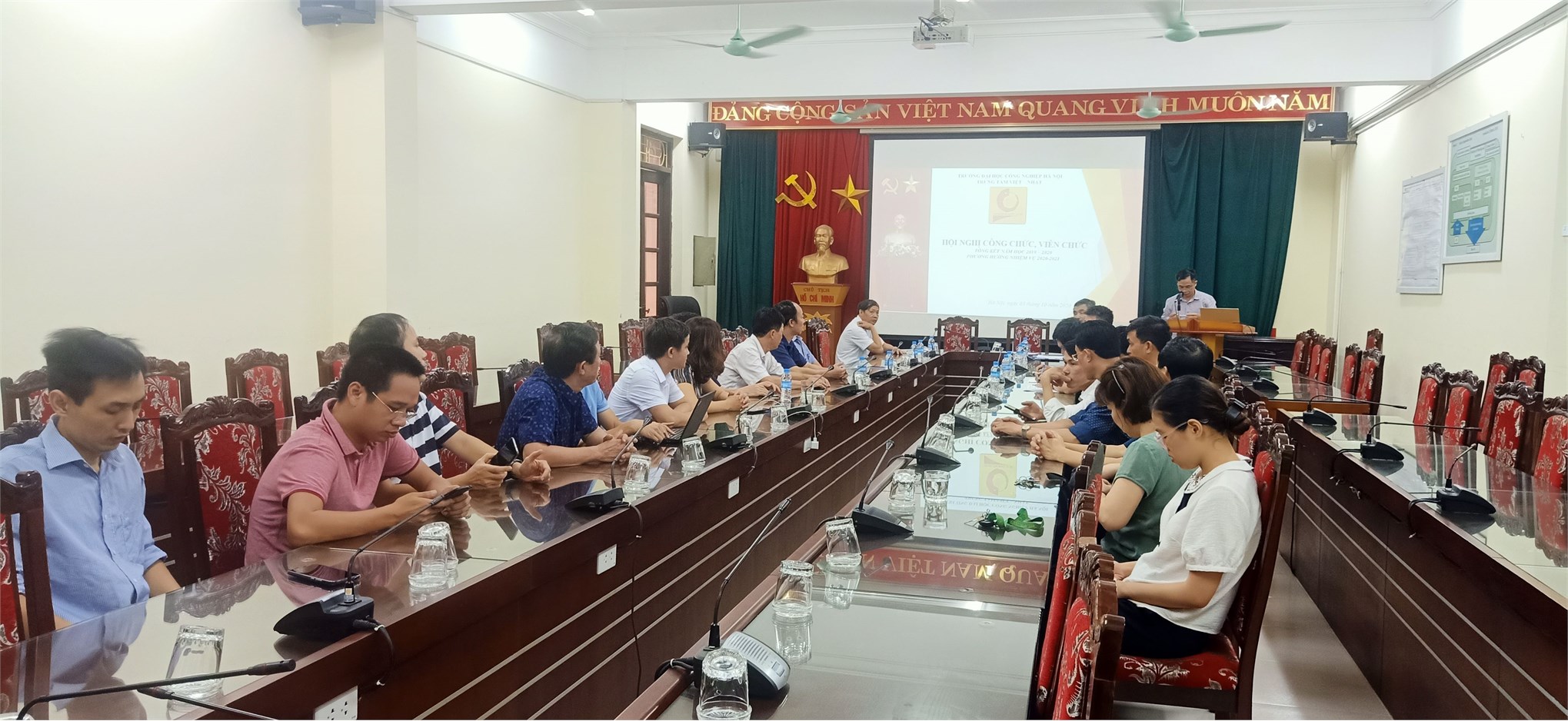 Hội nghị công chức viên chức năm học 2019 - 2020 của TT Việt Nhật