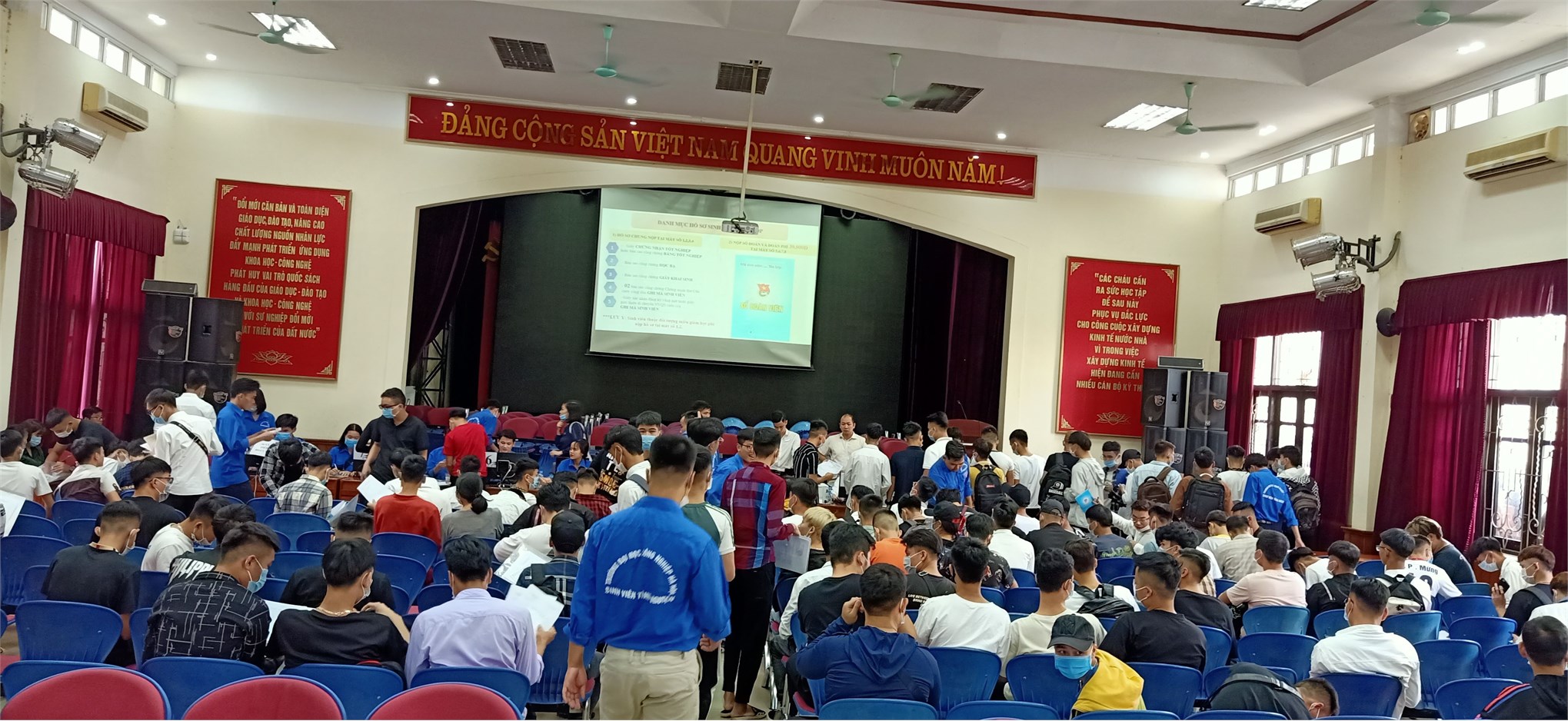 Trung tâm Việt – Nhật chào đón gần 800 tân sinh viên nhập học
