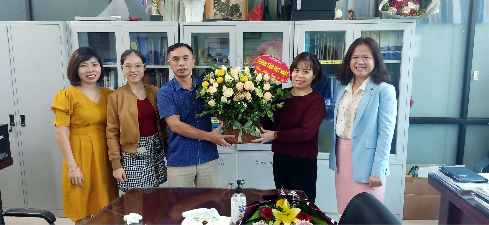 Công đoàn Trung tâm Việt Nhật tôn vinh phái đẹp nhân 90 năm ngày thành lập Hội liên hiệp phụ nữ Việt Nam