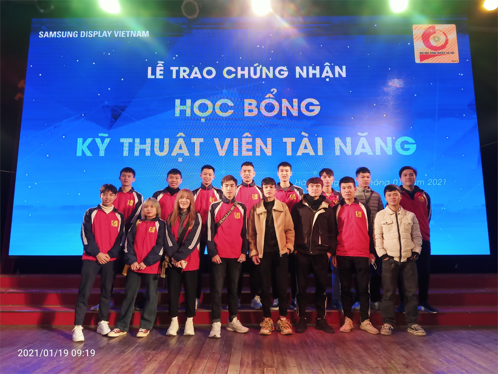 21 sinh viên Trung tâm Việt Nhật được nhận học bổng Kỹ thuật viên tài năng của công ty Samsung Display Việt Nam (SDV)