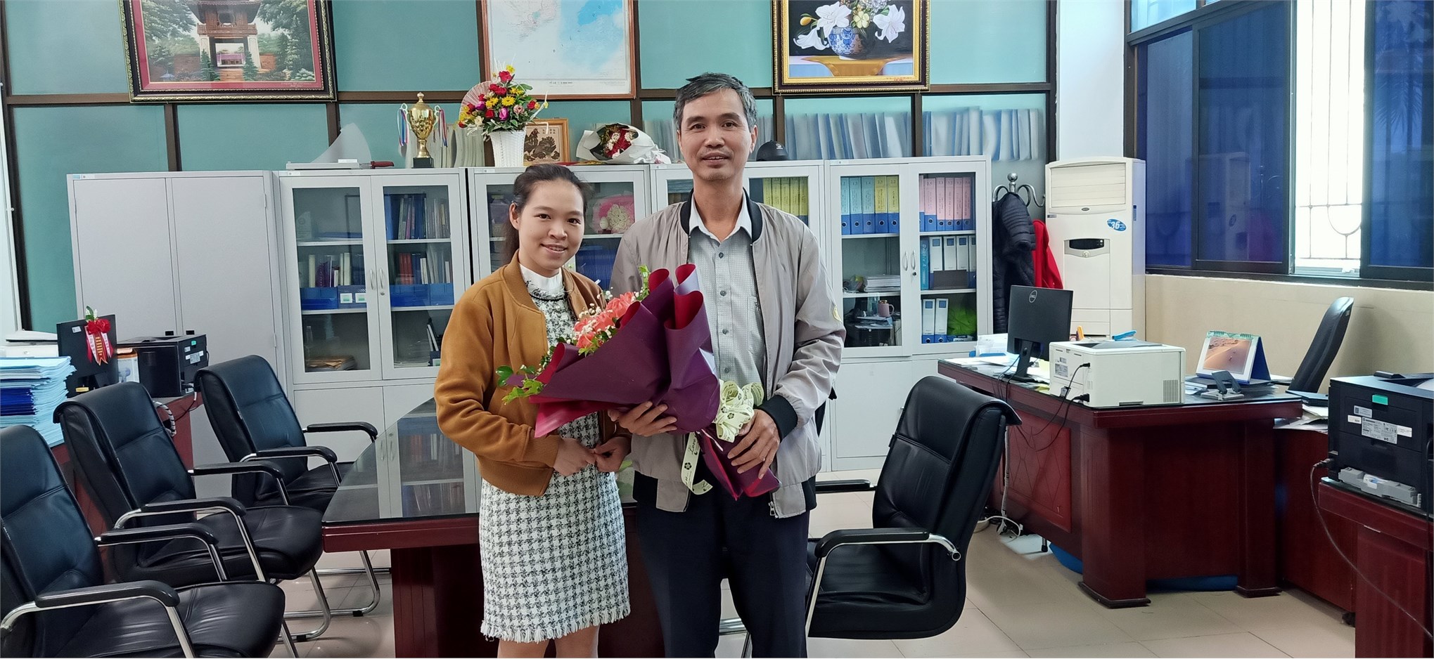 Thầy và trò trung tâm Việt Nhật hân hoan chào mừng 20/11 online