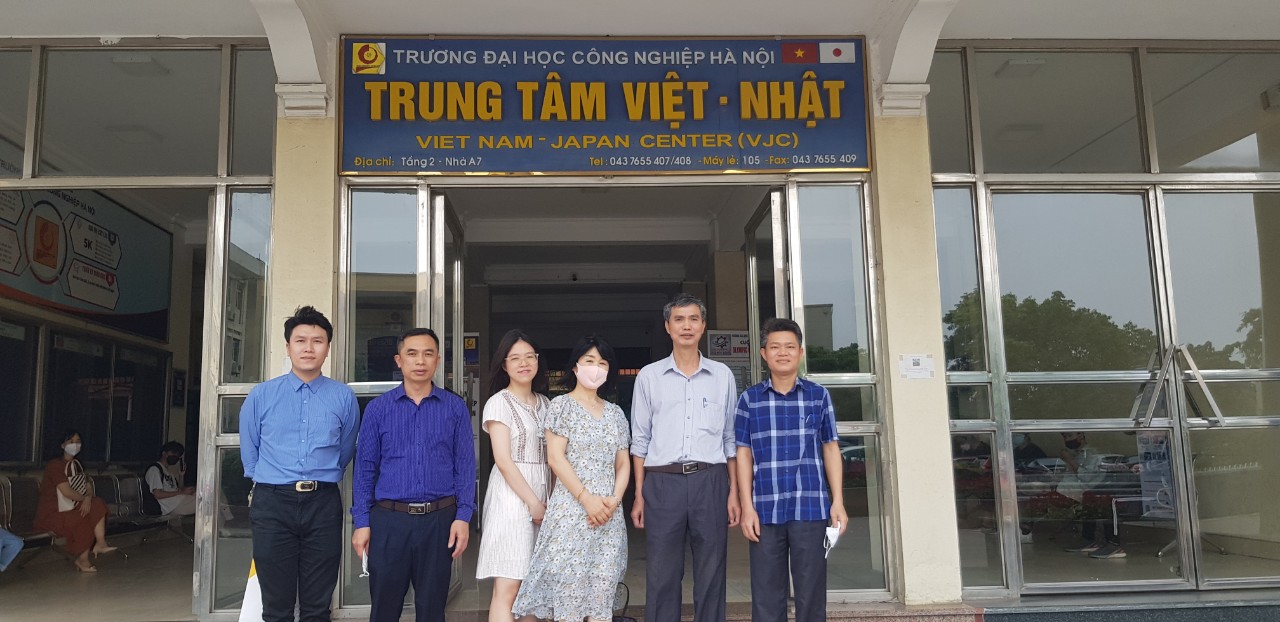 Trung tâm Việt Nhật tiếp đón TS. Kamimura Hatsumi thăm và làm việc