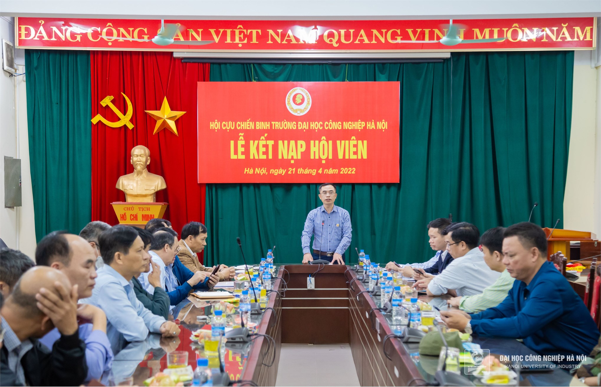 TS. Vũ Hữu Thích được kết nạp vào Hội cựu chiến binh Đại học Công nghiệp Hà Nội