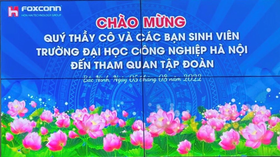 Hơn 100 sinh viên Trung tâm Việt Nhật trải nghiệm môi trường làm việc tại Tập đoàn Khoa học Kĩ thuật Hồng Hải (Foxconn)