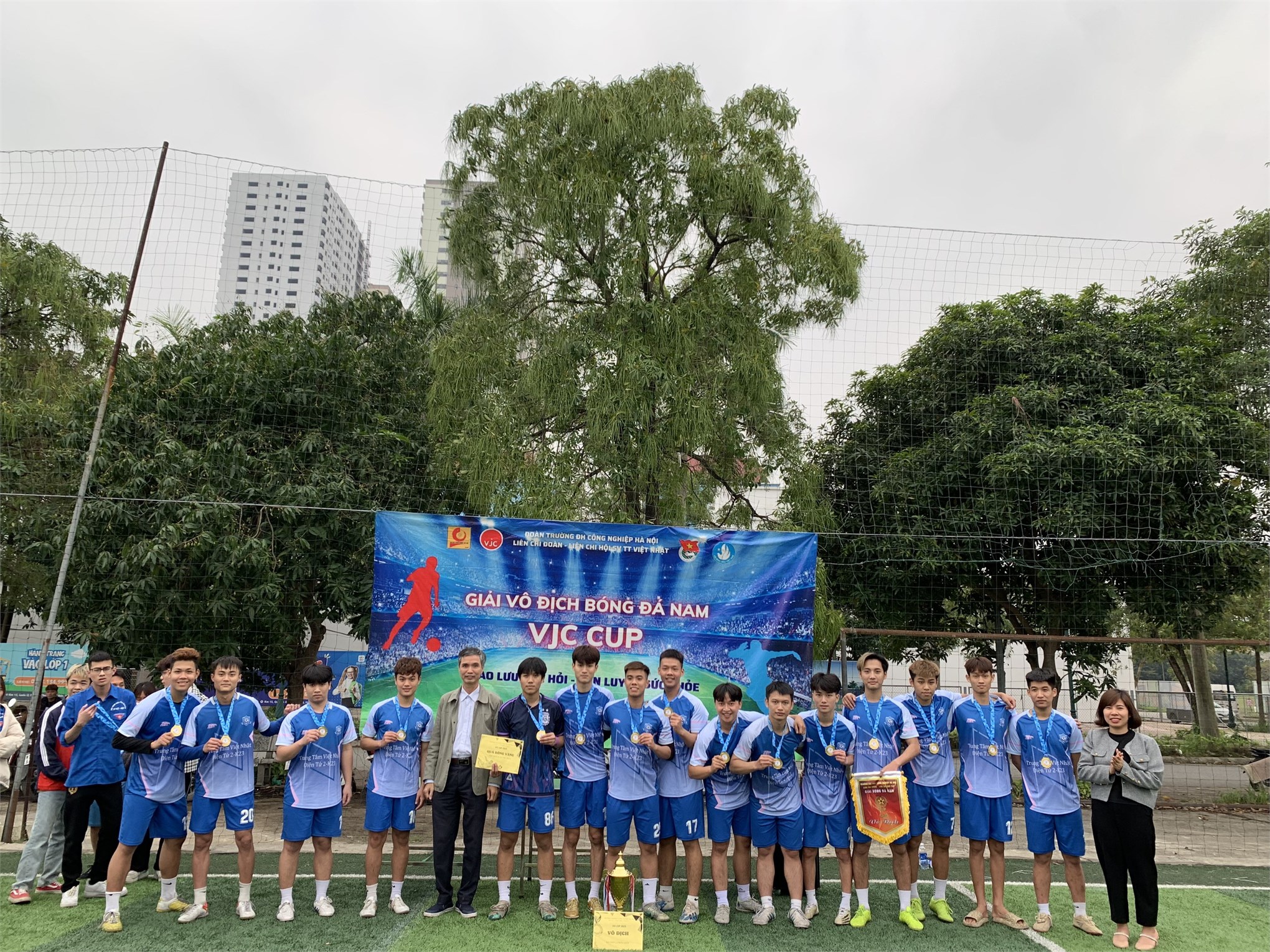 Chung kết và trao giải bóng đá nam sinh viên TT Việt Nhật