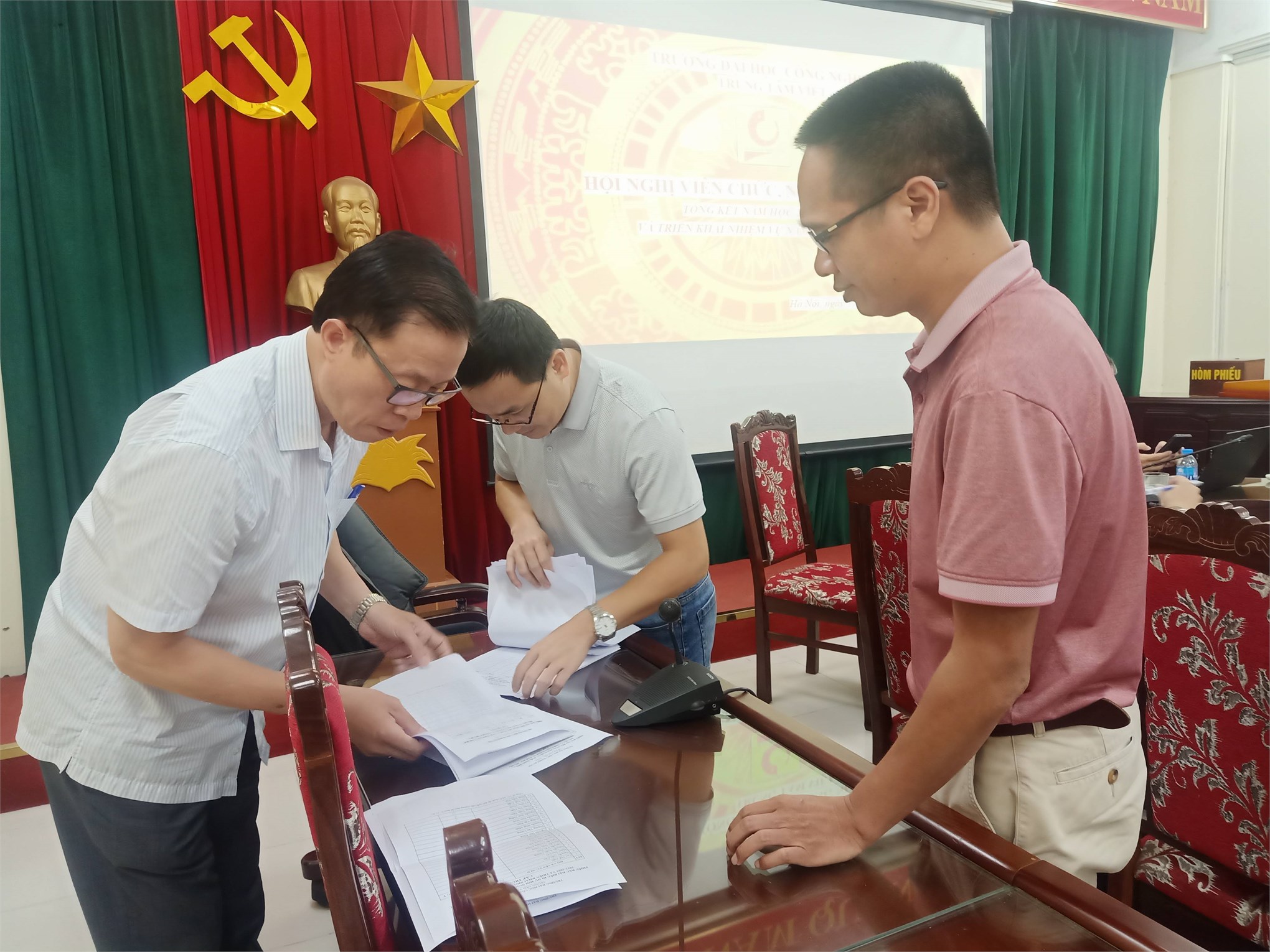 Hội nghị công chức viên chức năm học 2022 - 2023 của TT Việt Nhật
