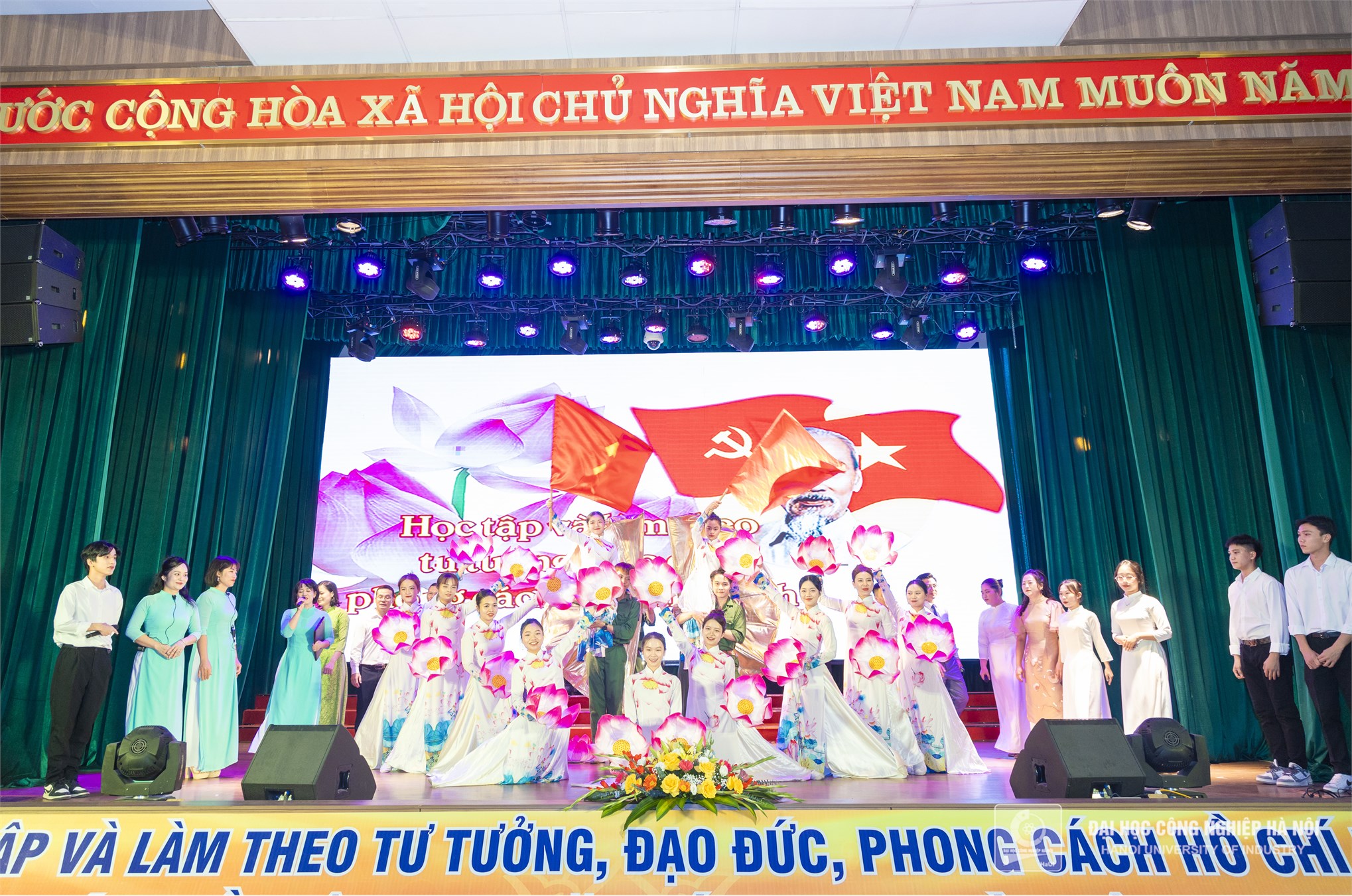 Liên chi bộ: TT Việt Nhật - Khoa Lý luận chính trị - Phòng thanh tra - Trung tâm hỗ trợ sinh viên giành giải Nhì toàn đoàn tại cuộc thi Học tập và làm theo tư tưởng, đạo đức, phong cách Hồ Chí Minh năm 2023