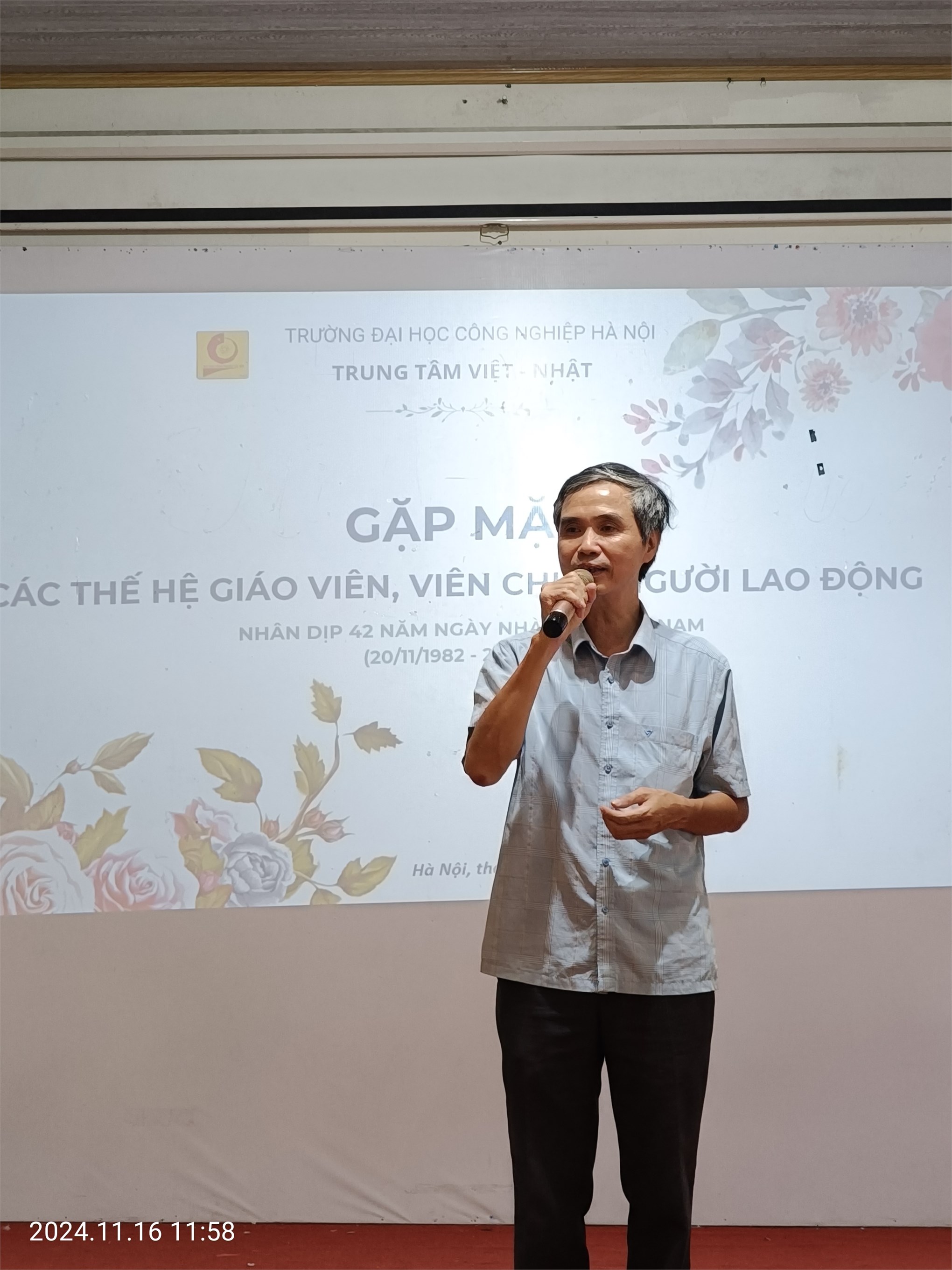 Trung tâm Việt Nhật tổ chức chào mừng 42 năm ngày nhà giáo Việt Nam 20/11/1982 – 20/11/2024