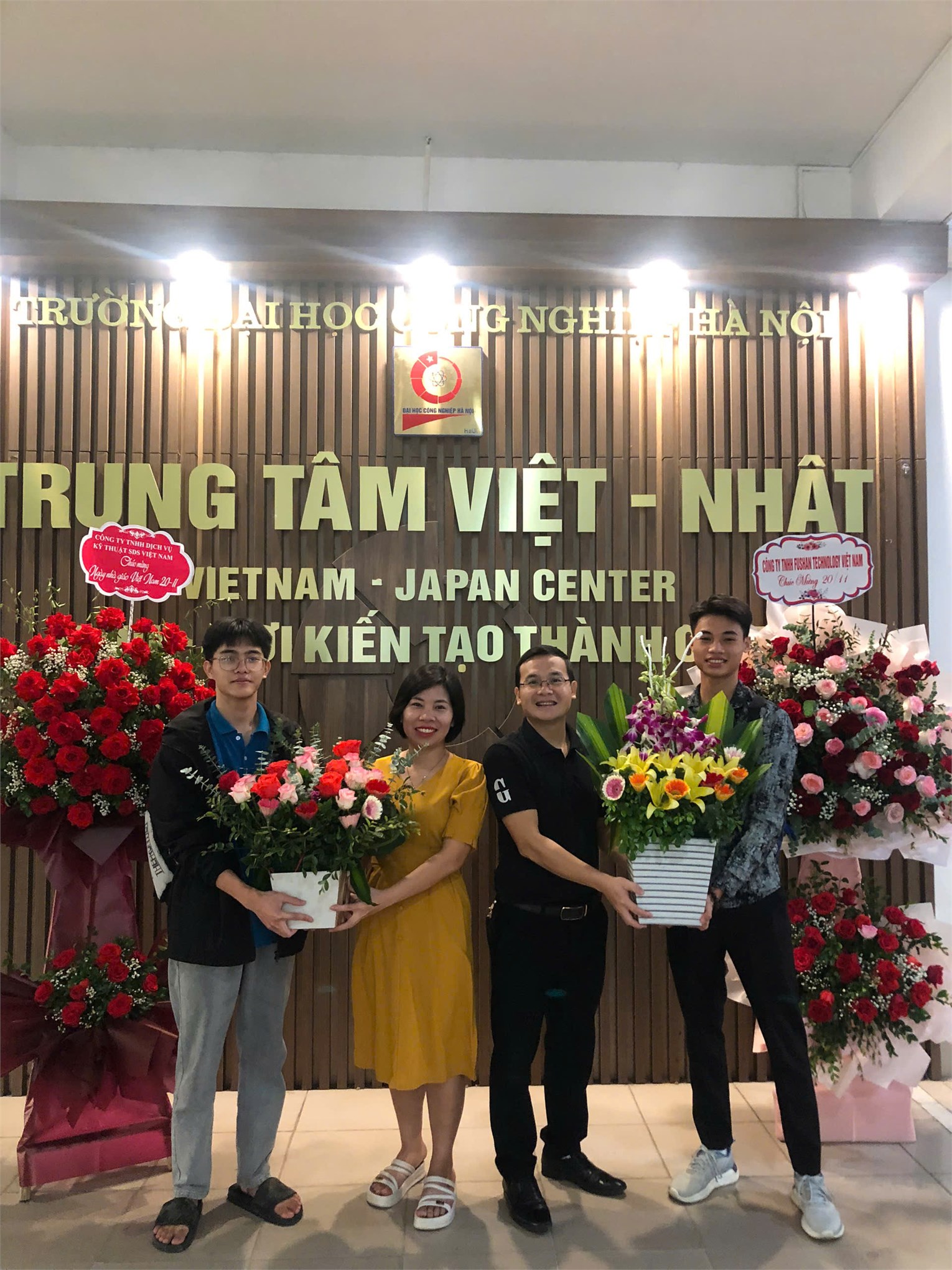 Trung tâm Việt Nhật tổ chức chào mừng 42 năm ngày nhà giáo Việt Nam 20/11/1982 – 20/11/2024