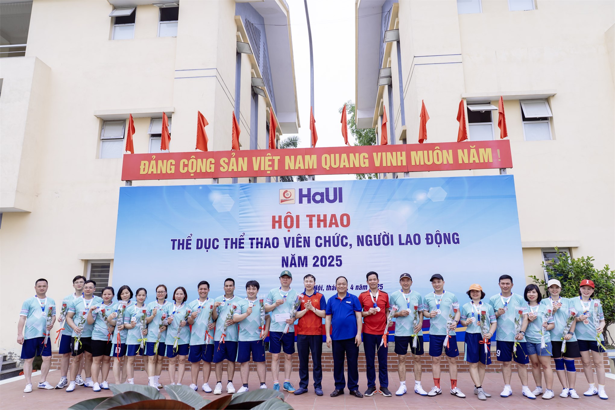 Liên quân 6 giành giải ba toàn đoàn trong Hội thao thể dục thể thao viên chức, người lao động HaUI 2025