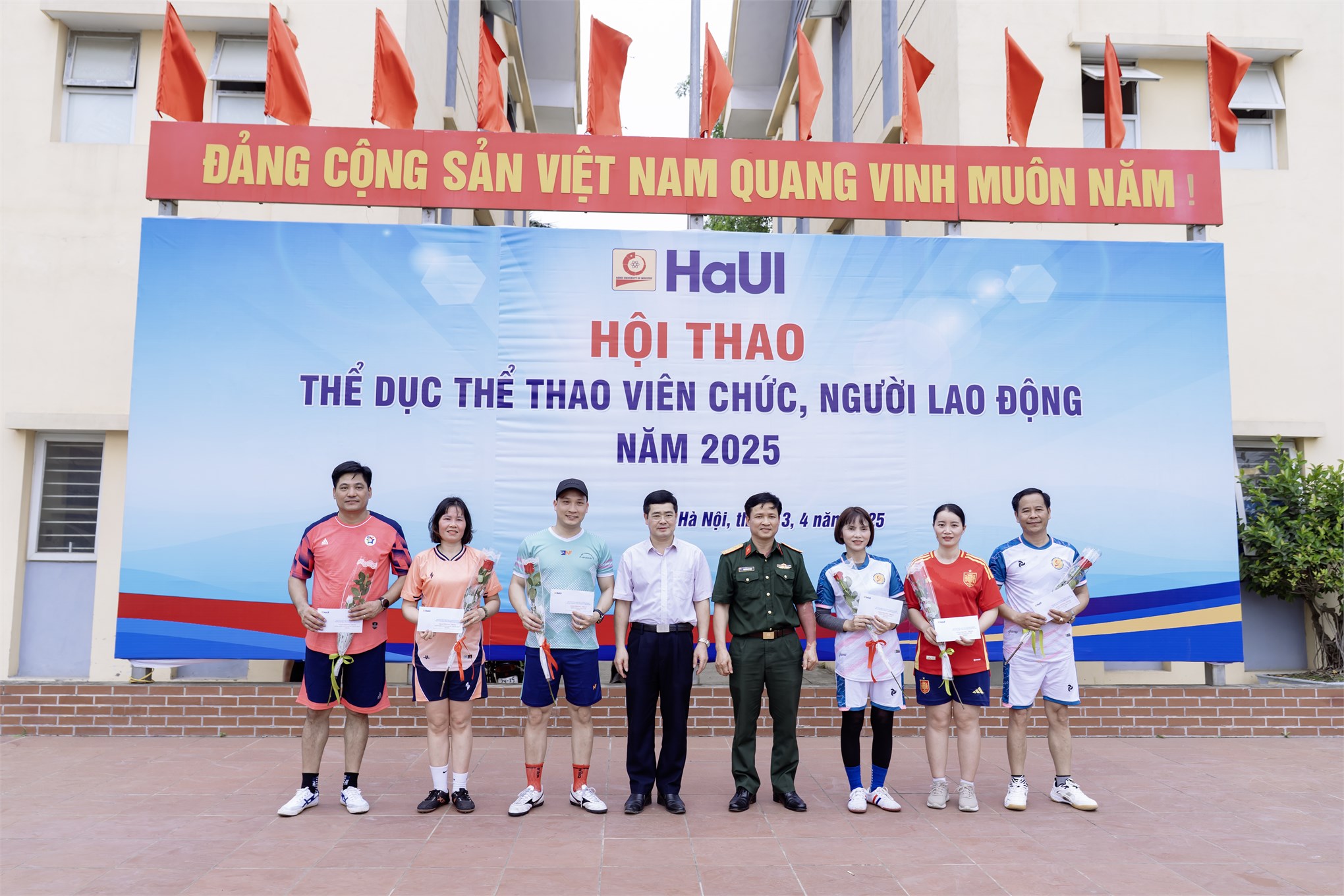 Liên quân 6 giành giải ba toàn đoàn trong Hội thao thể dục thể thao viên chức, người lao động HaUI 2025