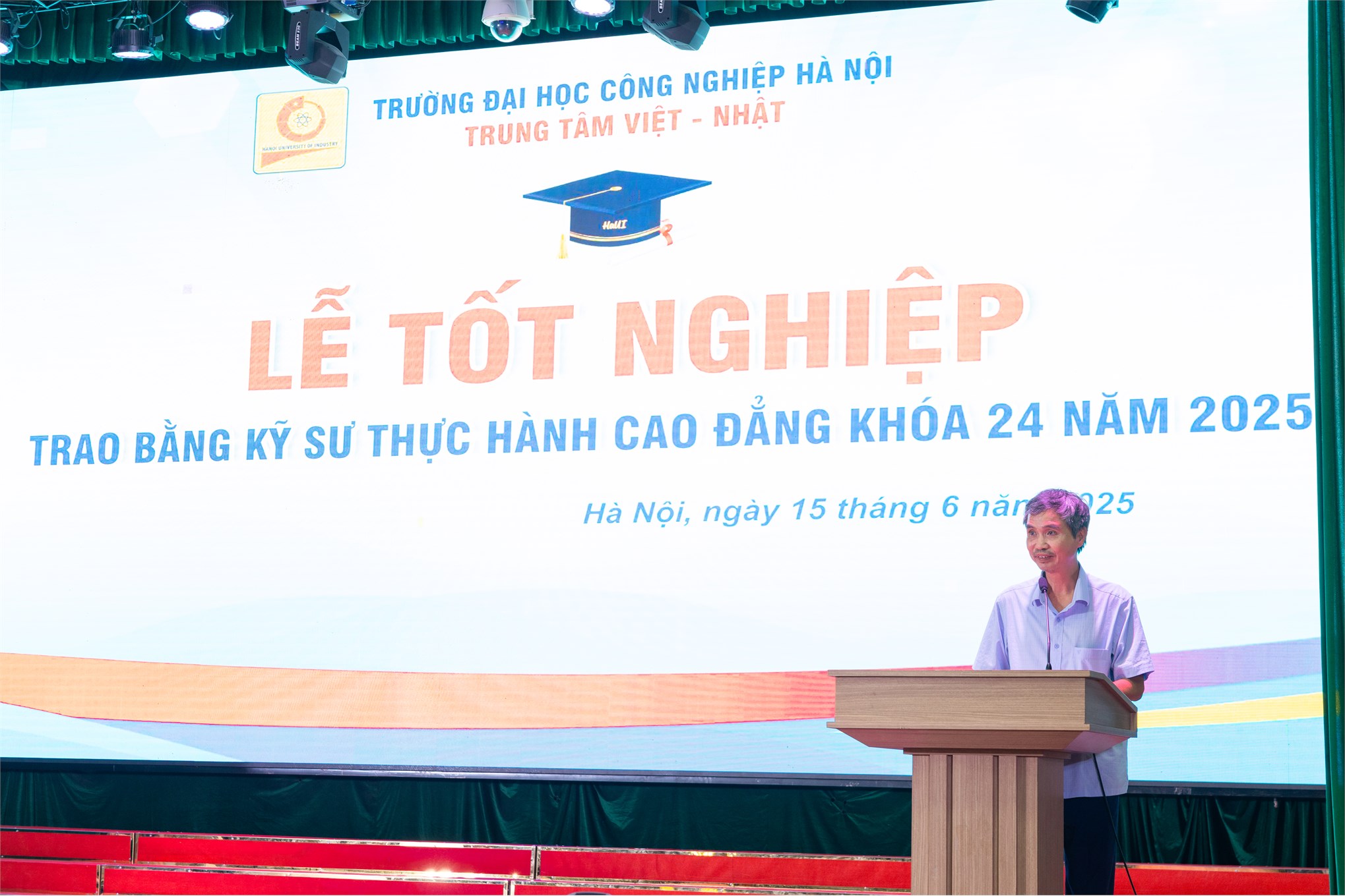 Lễ Tốt nghiệp và trao bằng cho sinh viên hệ cao đẳng tốt nghiệp năm 2025