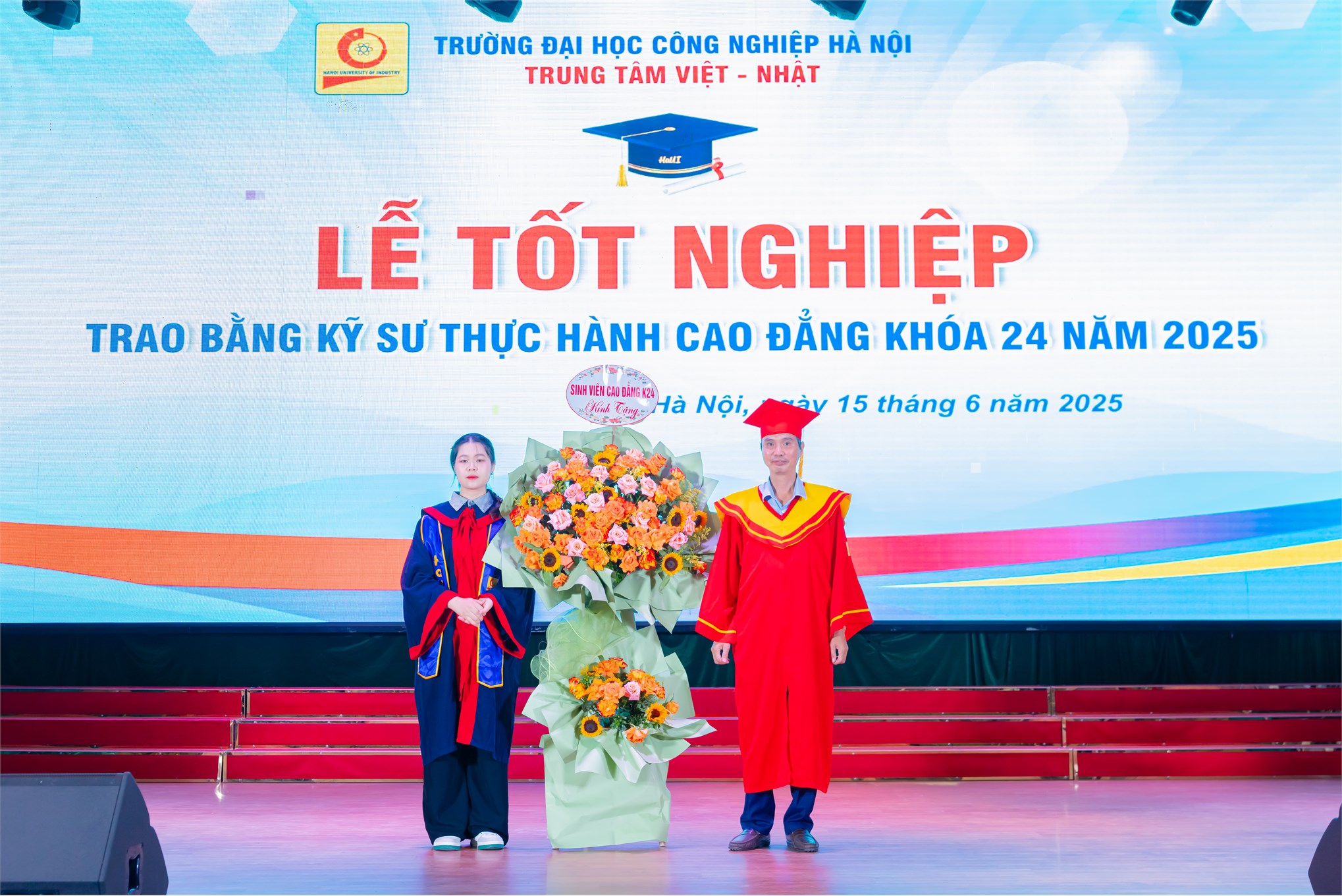 Lễ Tốt nghiệp và trao bằng cho sinh viên hệ cao đẳng tốt nghiệp năm 2025