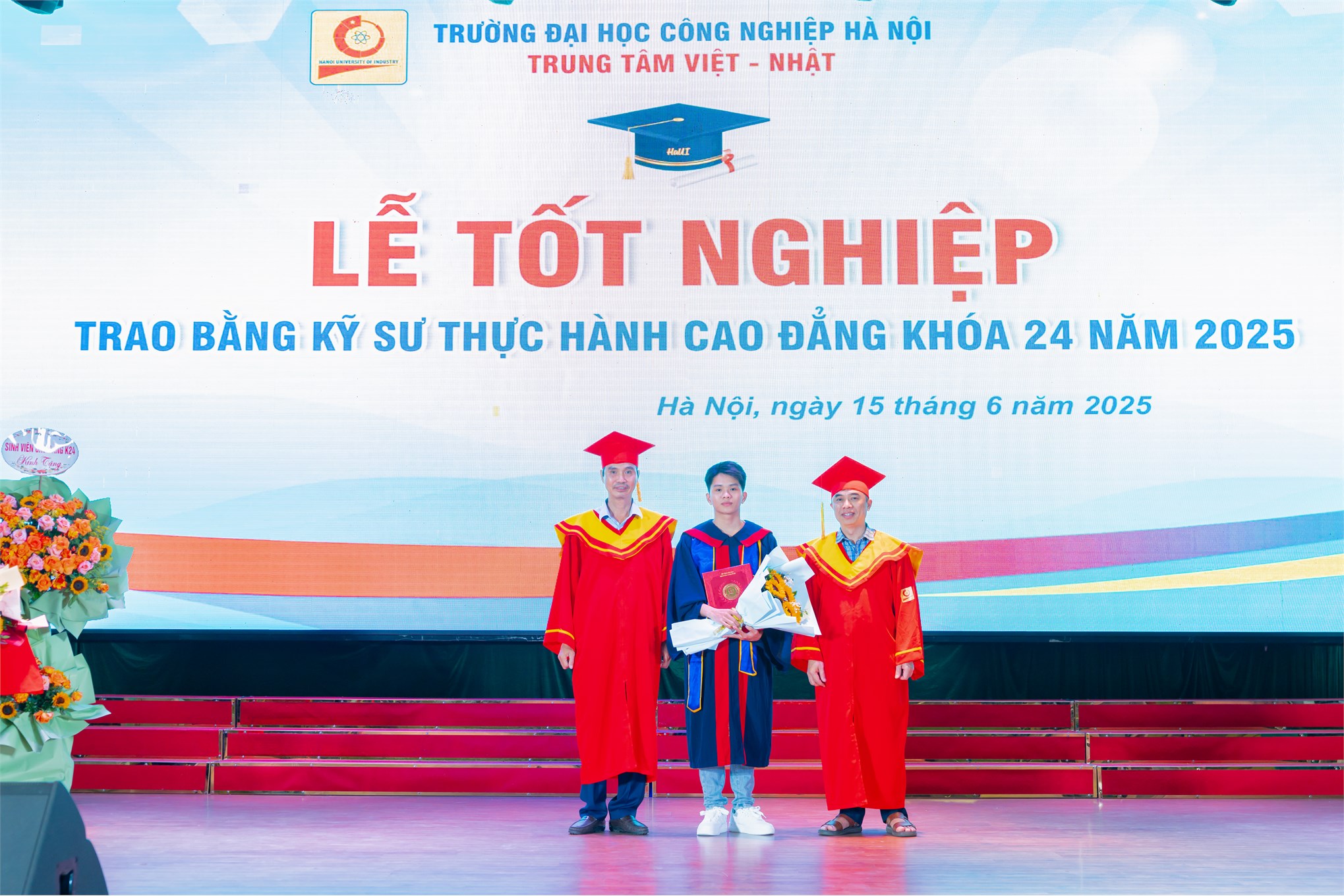 Lễ Tốt nghiệp và trao bằng cho sinh viên hệ cao đẳng tốt nghiệp năm 2025