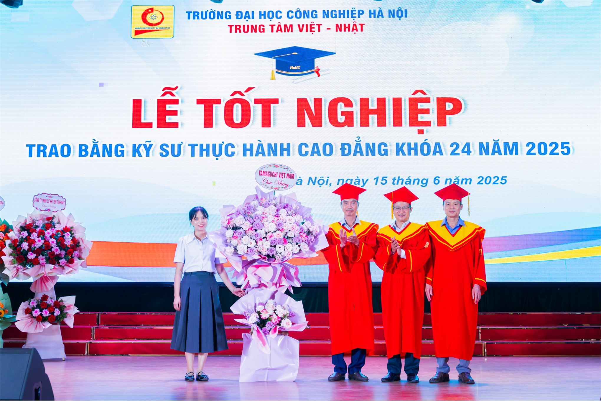 Lễ Tốt nghiệp và trao bằng cho sinh viên hệ cao đẳng tốt nghiệp năm 2025