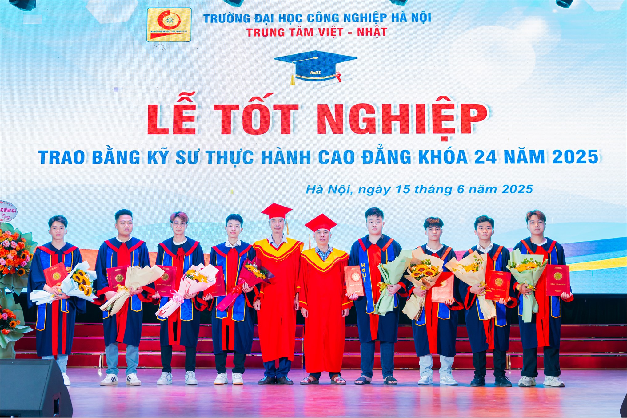 Lễ Tốt nghiệp và trao bằng cho sinh viên hệ cao đẳng tốt nghiệp năm 2025
