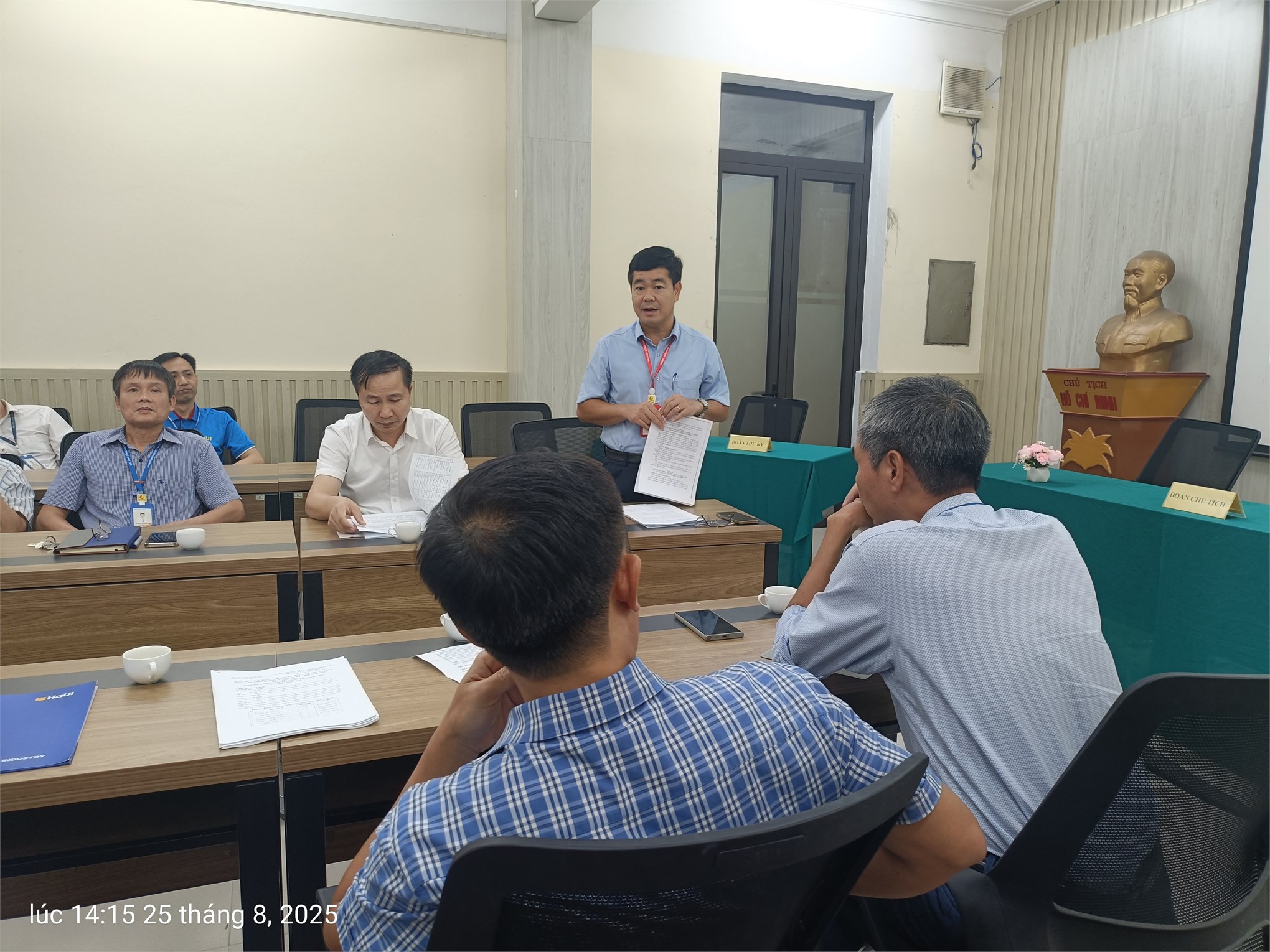 Công bố Quyết định giao nhiệm vụ phụ trách Trung tâm Việt – Nhật và lấy phiếu tín nhiệm cán bộ quản lý