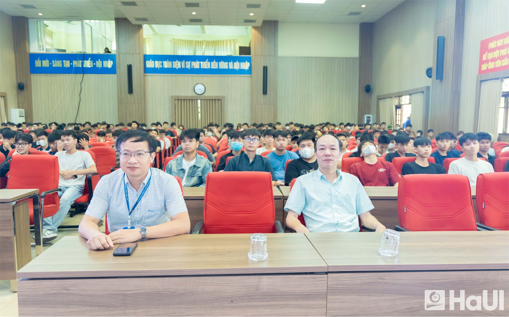 Gần 1.000 tân sinh viên Trung tâm Việt – Nhật háo hức bước vào Ngày hội nhập học