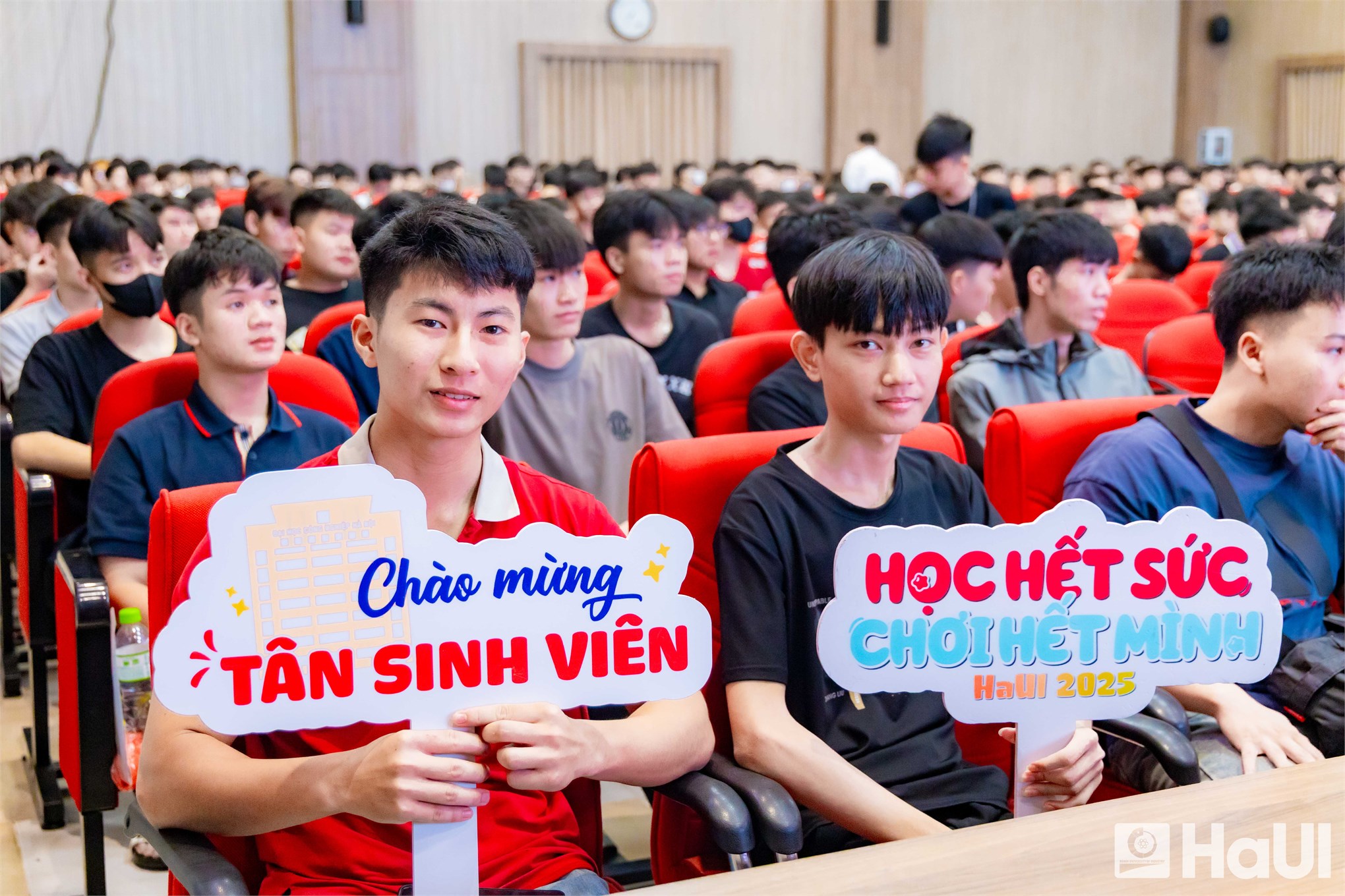 Gần 1.000 tân sinh viên Trung tâm Việt – Nhật háo hức bước vào Ngày hội nhập học