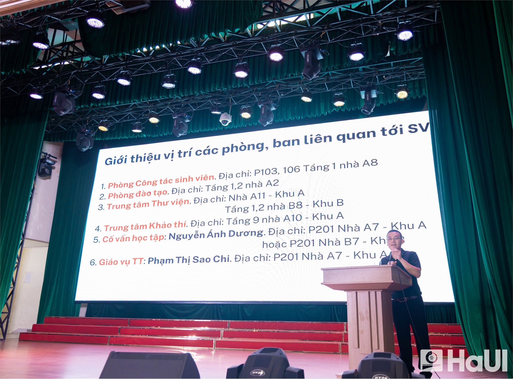 Gần 1.000 tân sinh viên Trung tâm Việt – Nhật háo hức bước vào Ngày hội nhập học