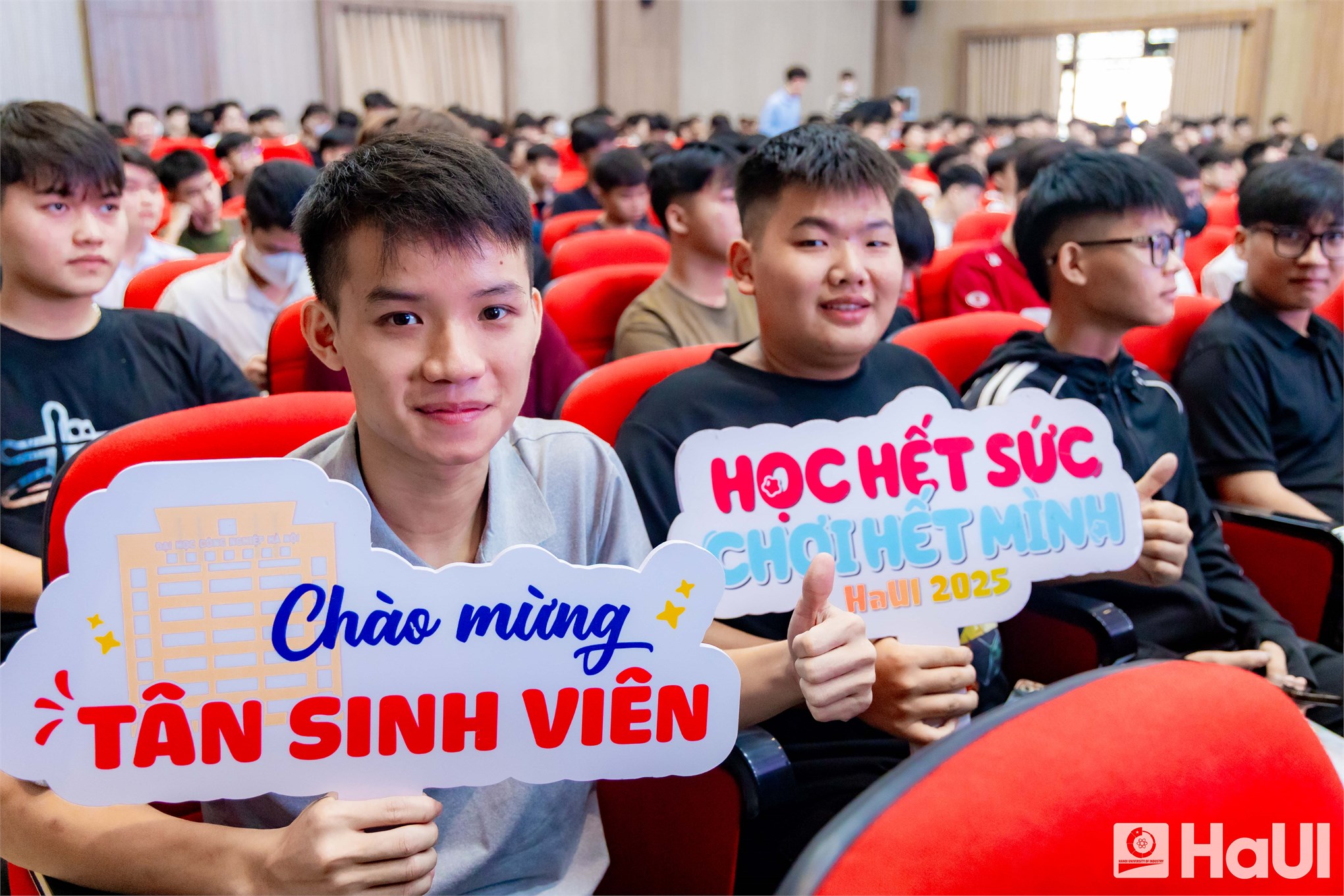 Gần 1.000 tân sinh viên Trung tâm Việt – Nhật háo hức bước vào Ngày hội nhập học