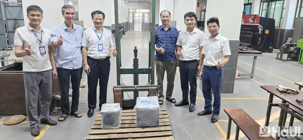 Công ty An Phú Việt trao tặng Trung tâm Việt - Nhật thiết bị phục vụ đào tạo và nghiên cứu khoa học