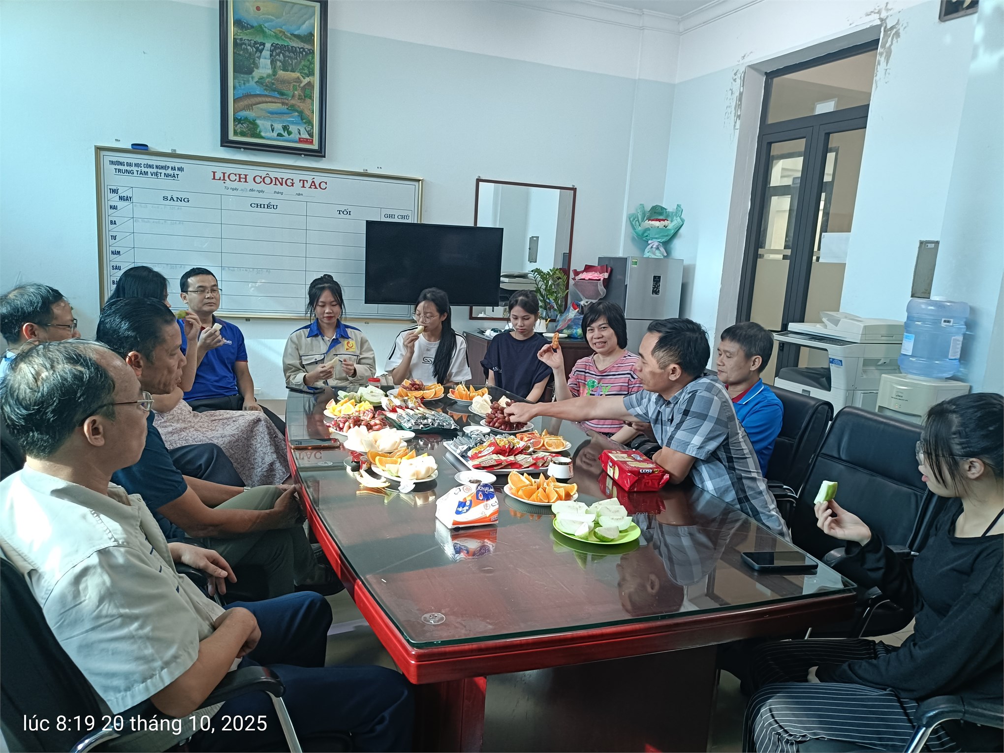 Trung tâm Việt Nhật tôn vinh phái đẹp nhân 95 năm ngày thành lập Hội liên hiệp phụ nữ Việt Nam