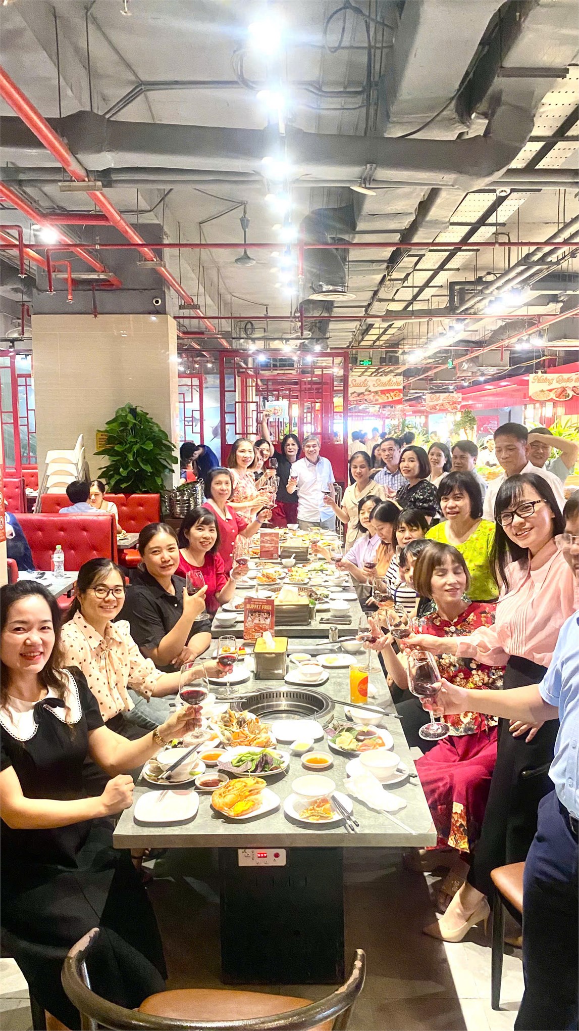 Trung tâm Việt Nhật tôn vinh phái đẹp nhân 95 năm ngày thành lập Hội liên hiệp phụ nữ Việt Nam