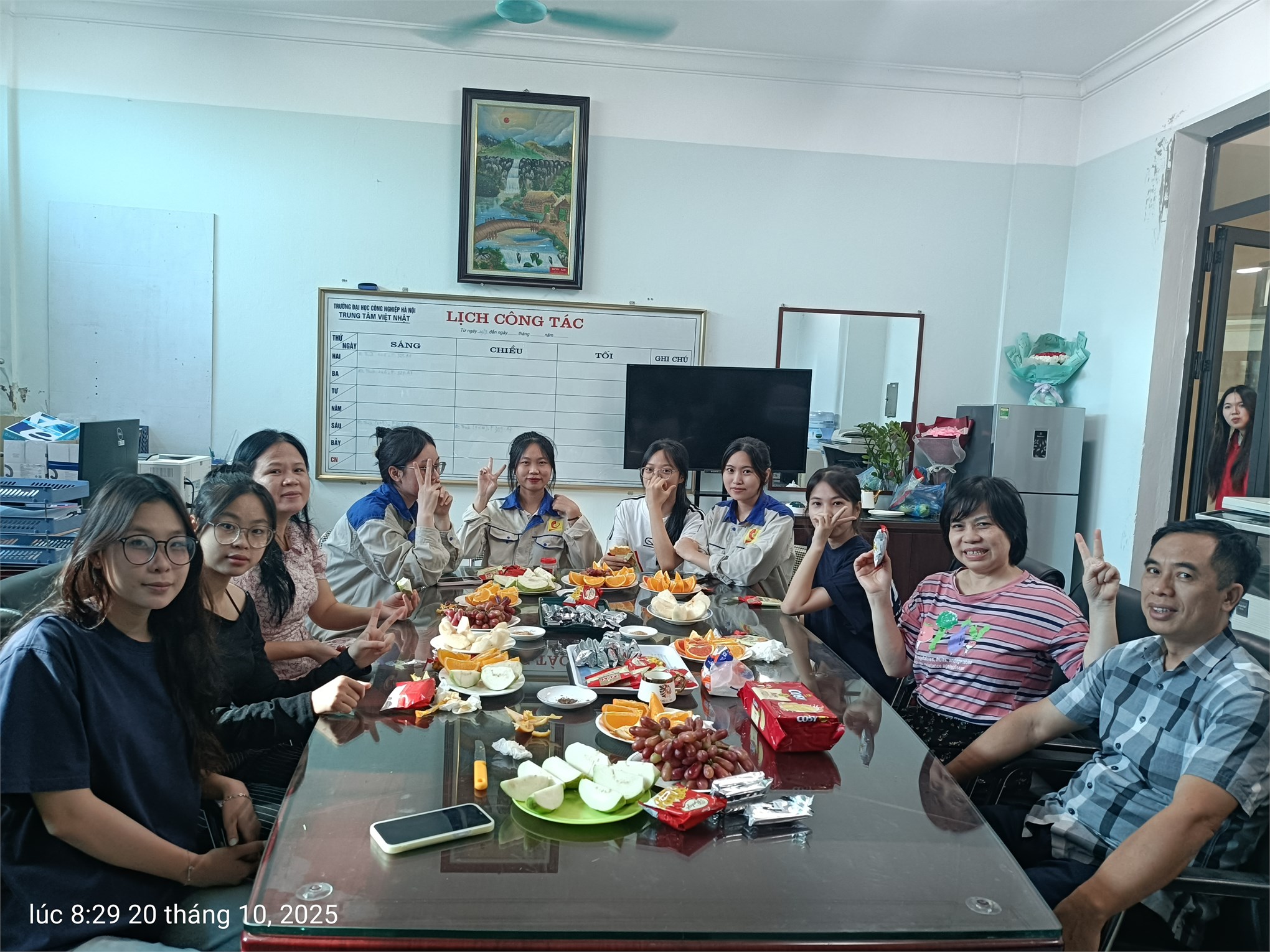Trung tâm Việt Nhật tôn vinh phái đẹp nhân 95 năm ngày thành lập Hội liên hiệp phụ nữ Việt Nam