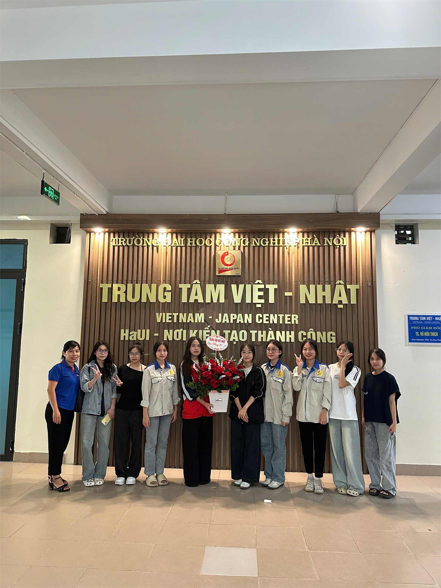 Trung tâm Việt Nhật tôn vinh phái đẹp nhân 95 năm ngày thành lập Hội liên hiệp phụ nữ Việt Nam