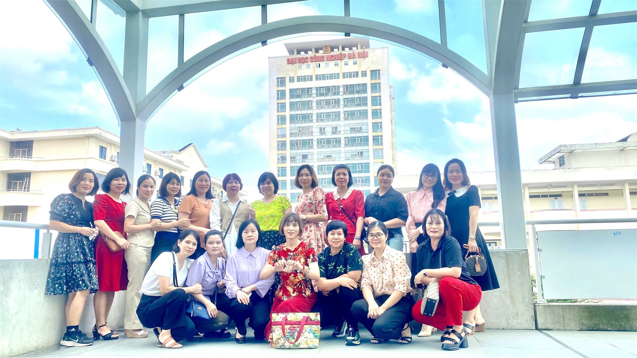 Trung tâm Việt Nhật tôn vinh phái đẹp nhân 95 năm ngày thành lập Hội liên hiệp phụ nữ Việt Nam
