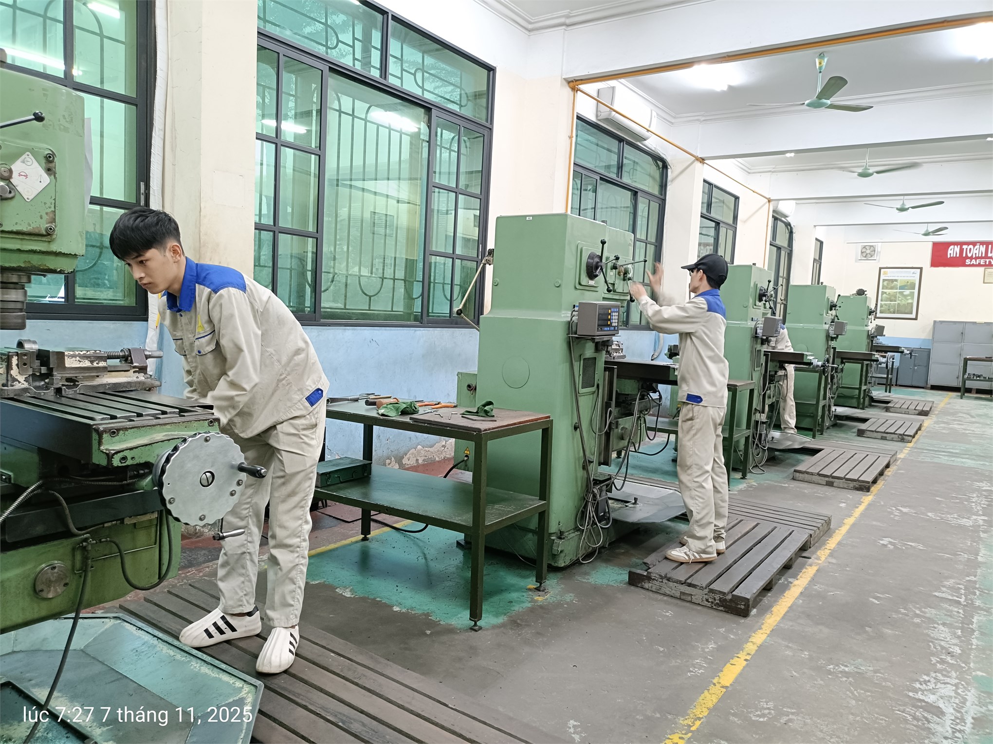 Sinh viên khóa 25 Trung tâm Việt – Nhật tự tin bước vào kỳ thi tốt nghiệp năm 2025