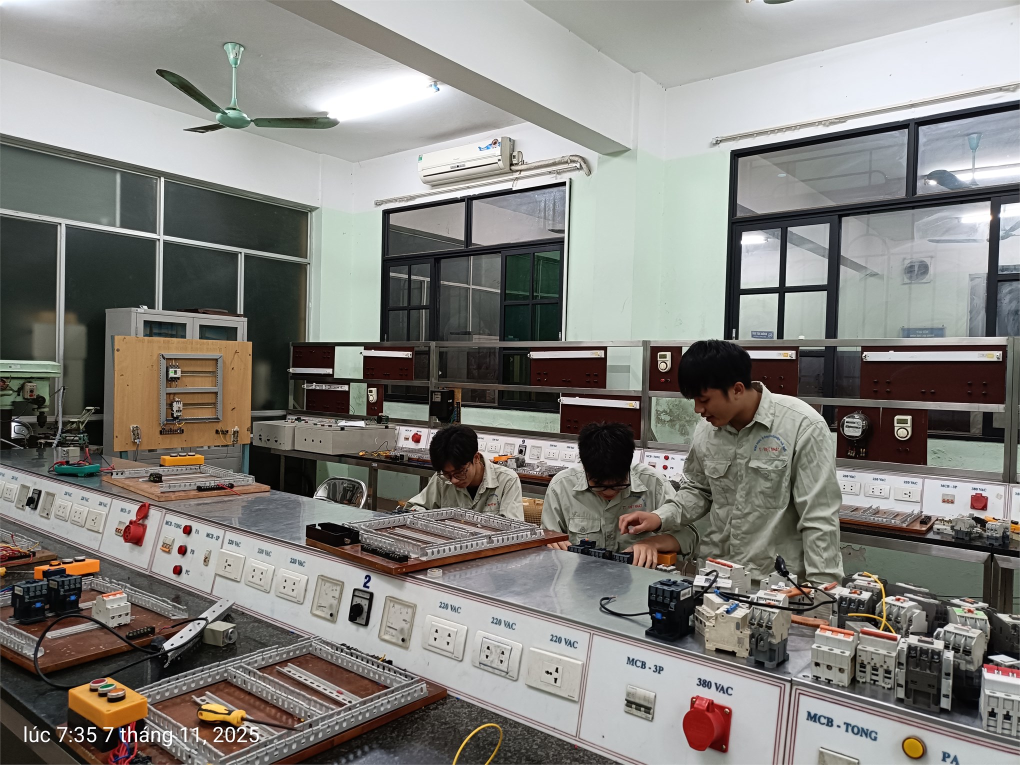 Sinh viên khóa 25 Trung tâm Việt – Nhật tự tin bước vào kỳ thi tốt nghiệp năm 2025