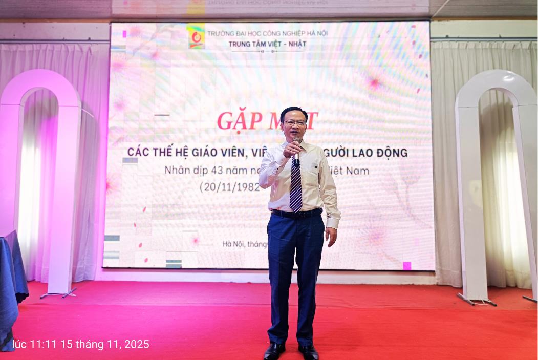Trung tâm Việt Nhật tổ chức chào mừng 43 năm ngày nhà giáo Việt Nam 20/11/1982 – 20/11/2025