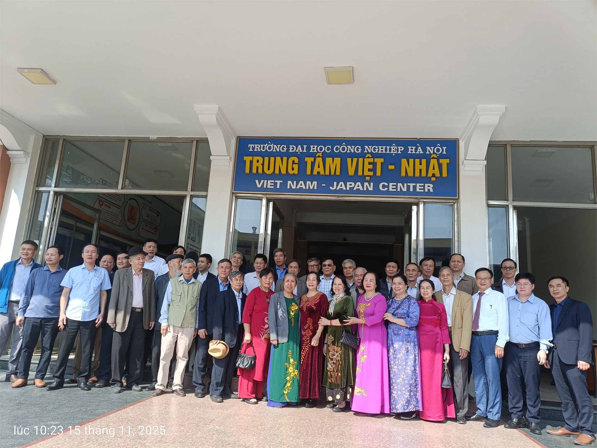 Trung tâm Việt Nhật tổ chức chào mừng 43 năm ngày nhà giáo Việt Nam 20/11/1982 – 20/11/2025