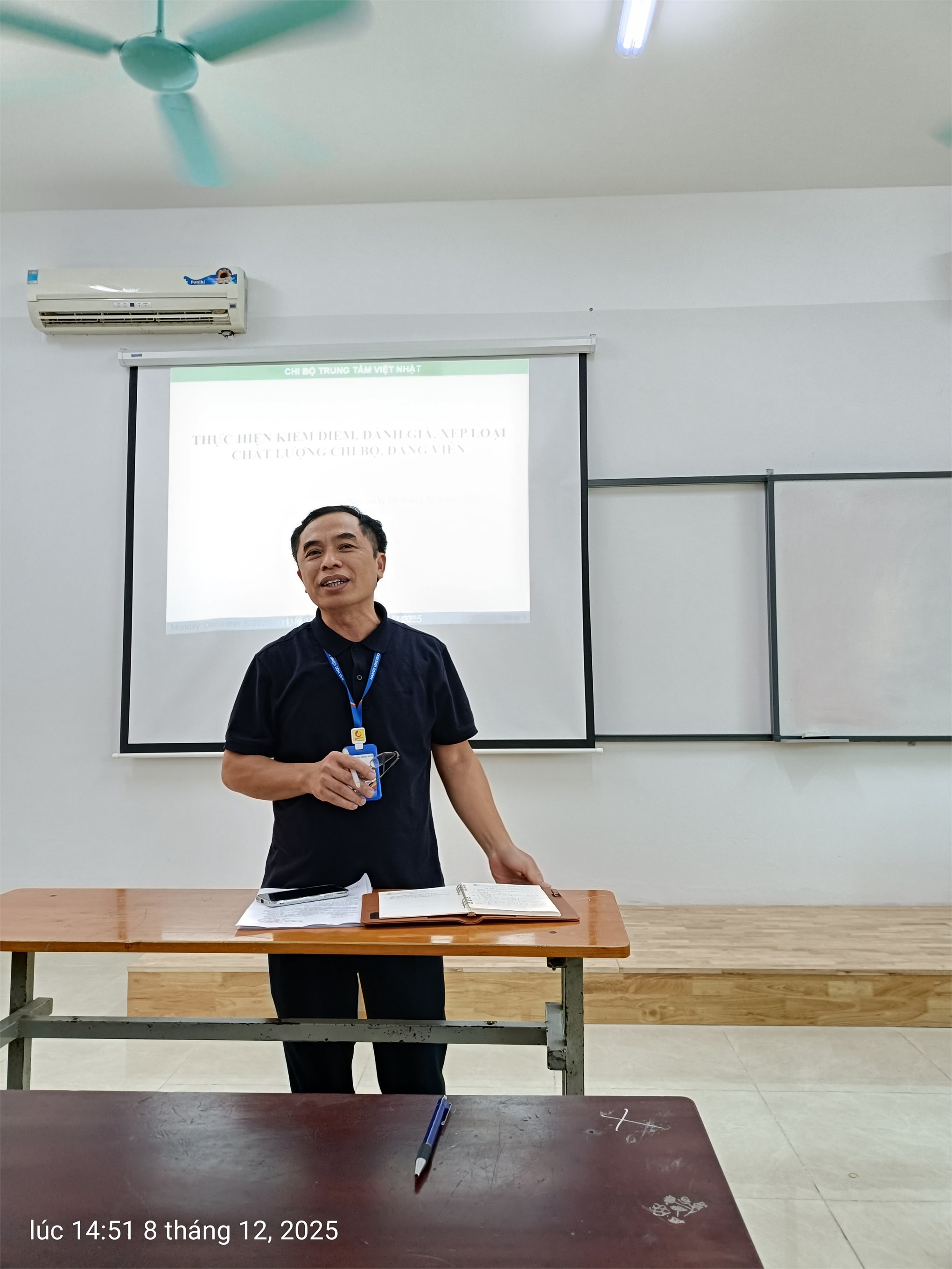 Chi bộ Trung tâm Việt Nhật tổ chức kiểm điểm, đánh giá xếp loại chất lượng chi bộ, đảng viên năm 2025