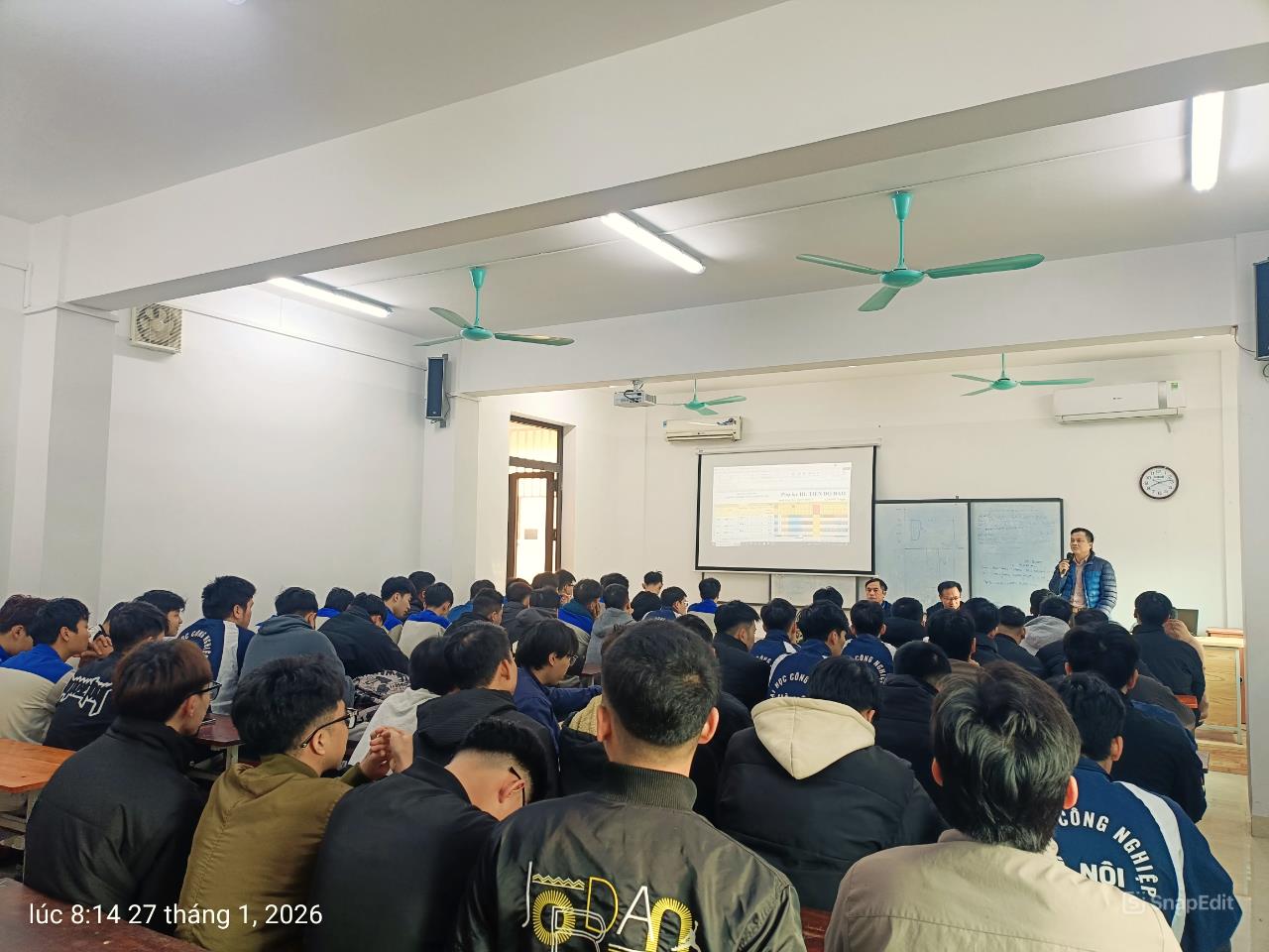 Sinh viên Trung tâm Việt Nhật tham gia học tập thực tế tại doanh nghiệp – Nâng cao kỹ năng nghề nghiệp gắn với thực tiễn sản xuất