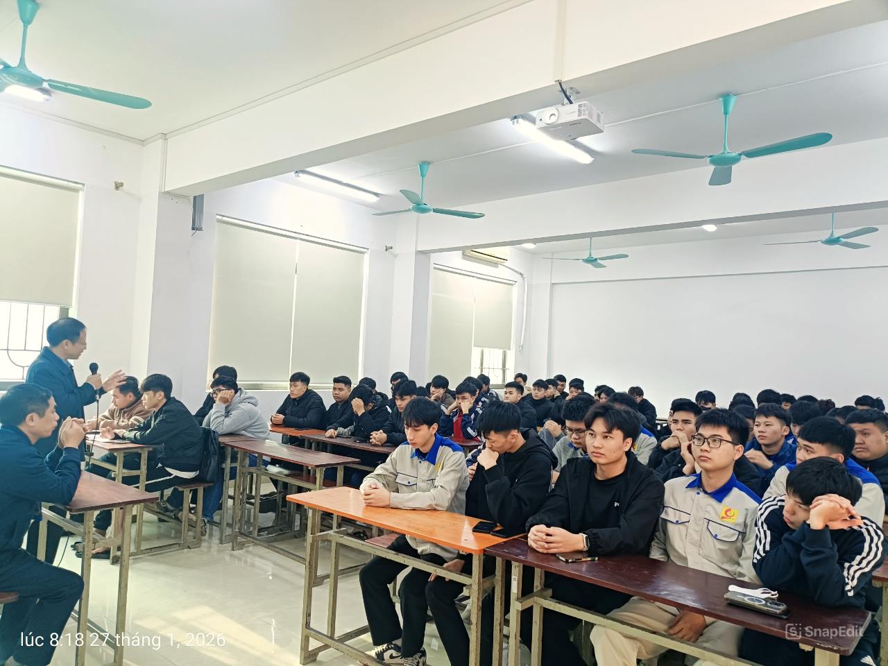 Sinh viên Trung tâm Việt Nhật tham gia học tập thực tế tại doanh nghiệp – Nâng cao kỹ năng nghề nghiệp gắn với thực tiễn sản xuất