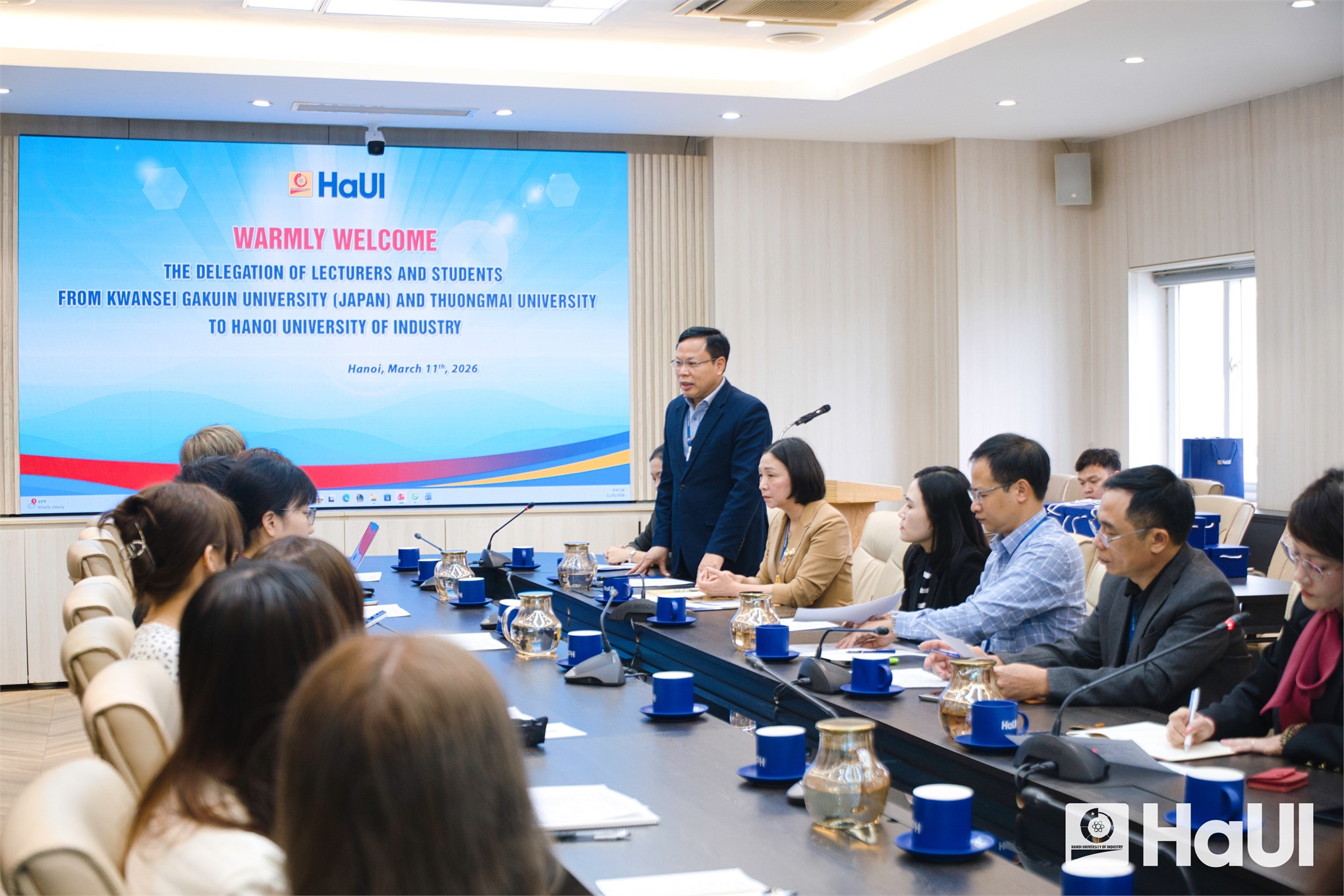 Trung tâm Việt – Nhật tiếp đón đoàn sinh viên quốc tế Trường Đại học Kwansei Gakuin (Nhật Bản) và Trường Đại học Thương Mại đến tham quan, giao lưu và trải nghiệm