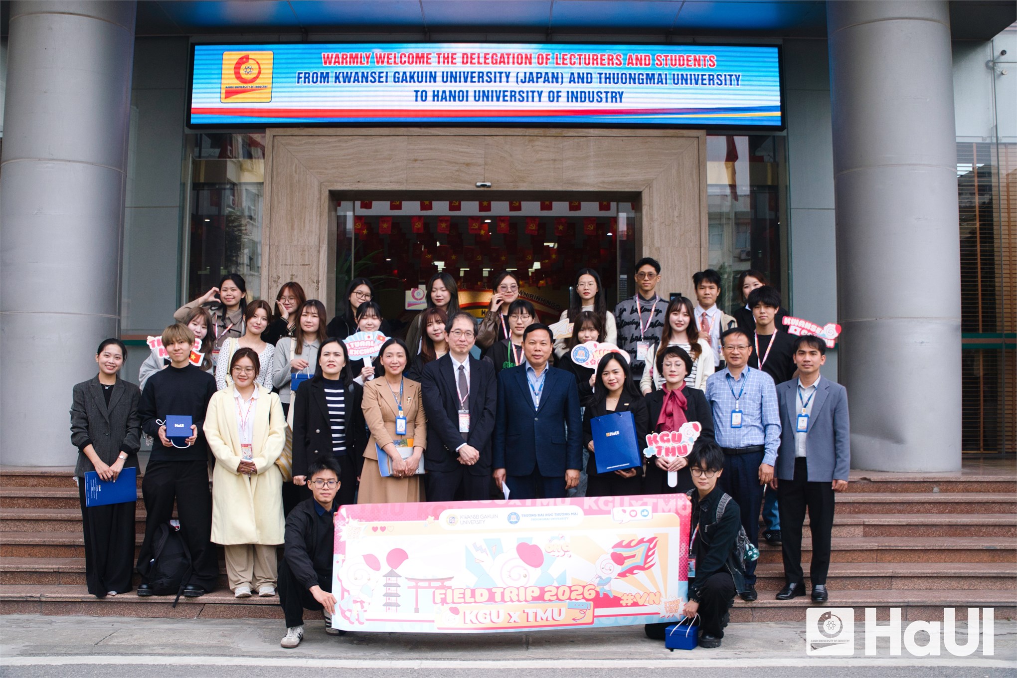 Trung tâm Việt – Nhật tiếp đón đoàn sinh viên quốc tế Trường Đại học Kwansei Gakuin (Nhật Bản) và Trường Đại học Thương Mại đến tham quan, giao lưu và trải nghiệm